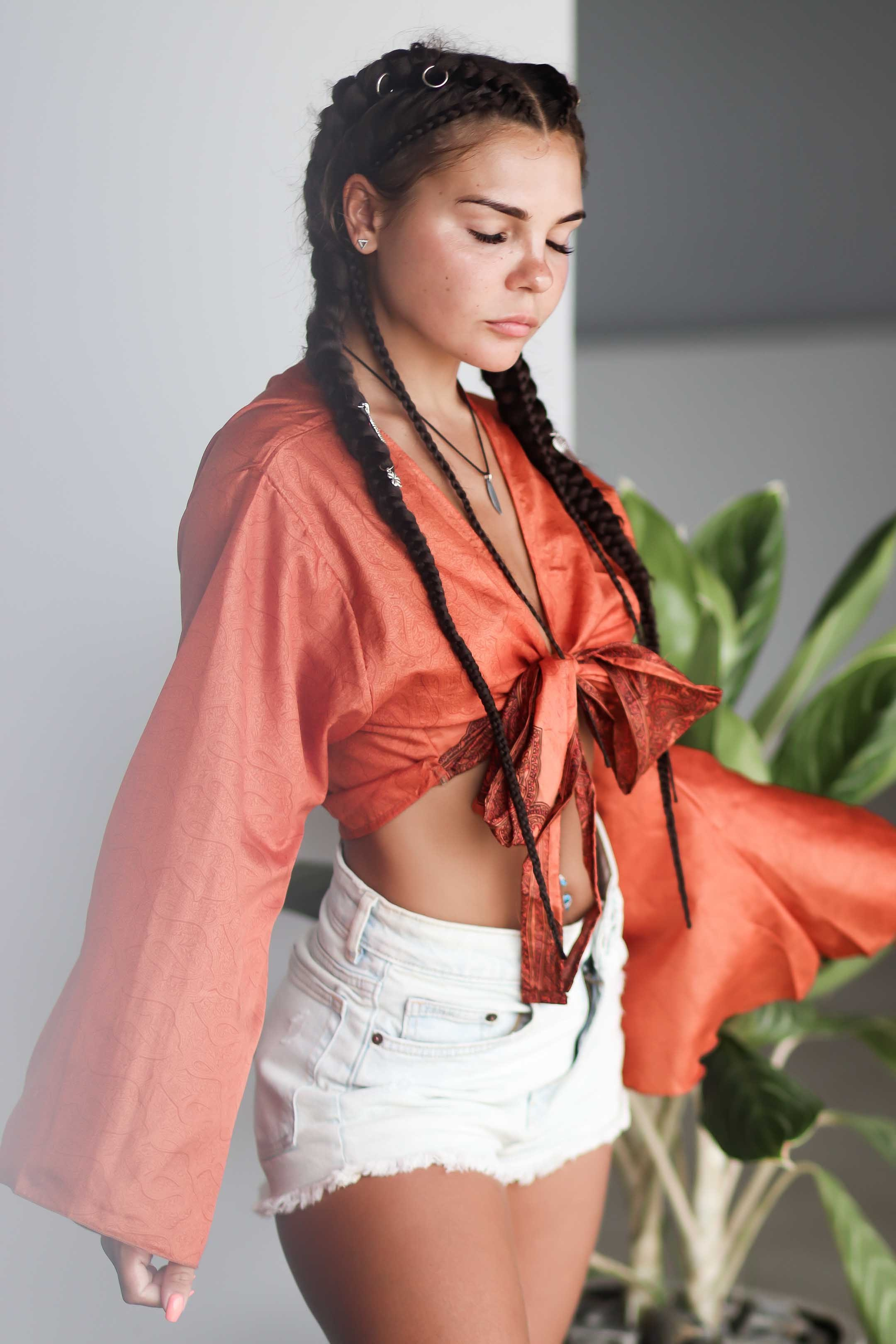 Коллекция купальников бикини. Фотограф на Шри-Ланке