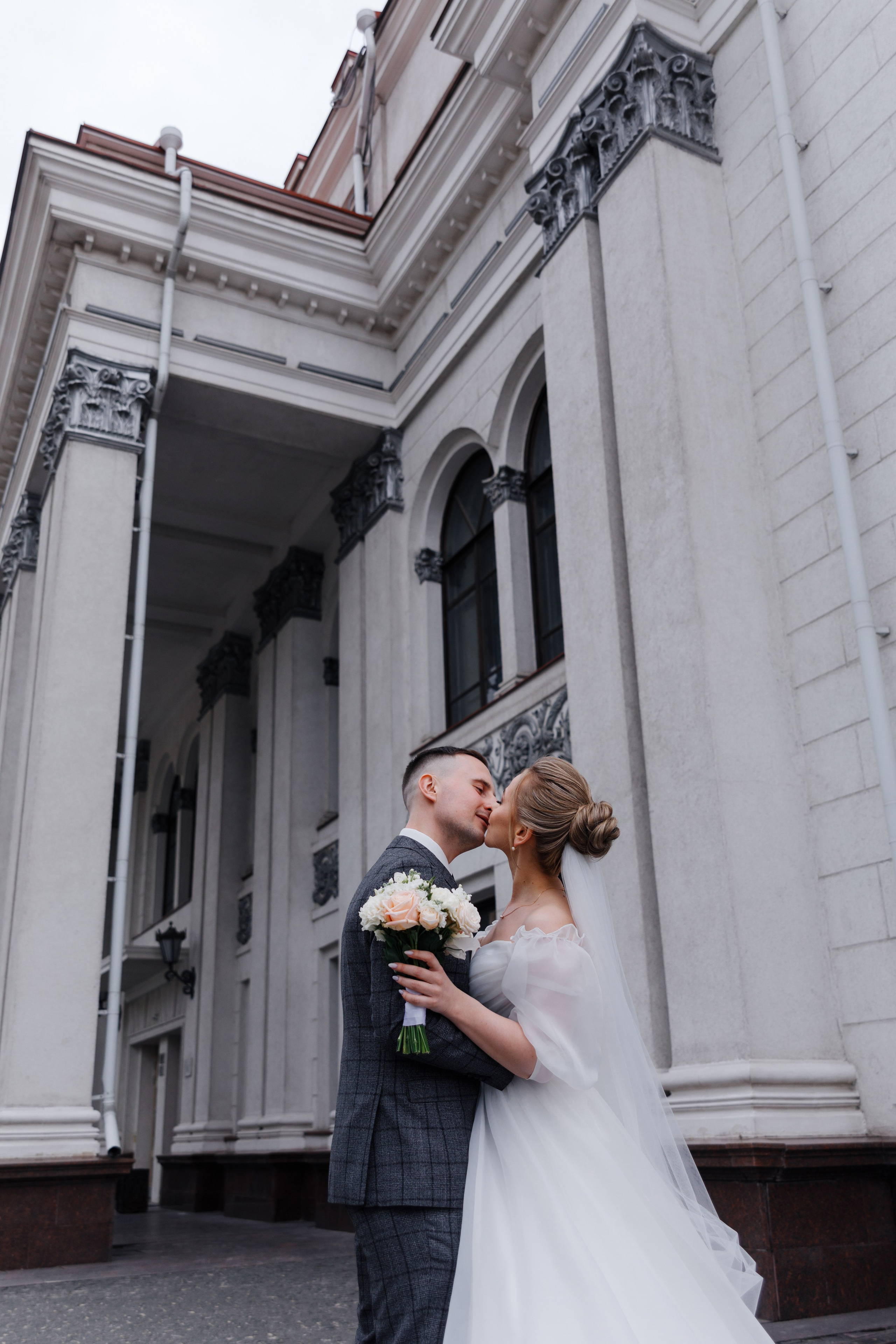 Апрельская история. Главная