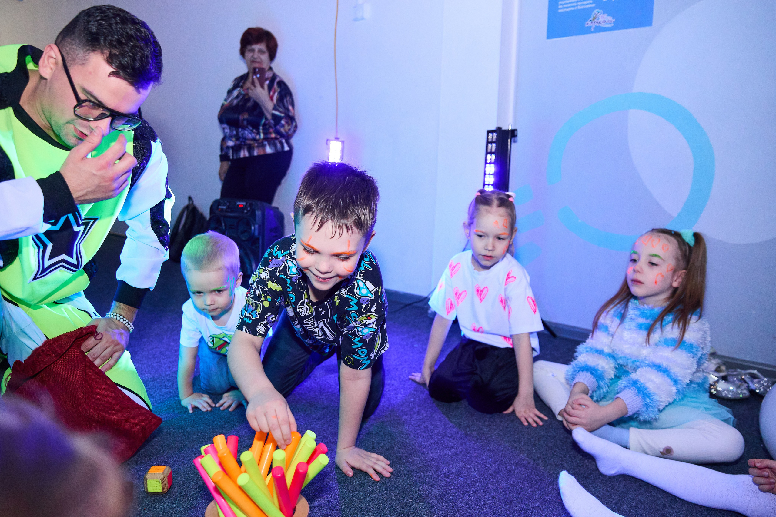 День рождения. Неон. ФОТОГРАФ ВО ВЛАДИВОСТОКЕ| СВАДЕБНЫЙ ФОТОГРАФ