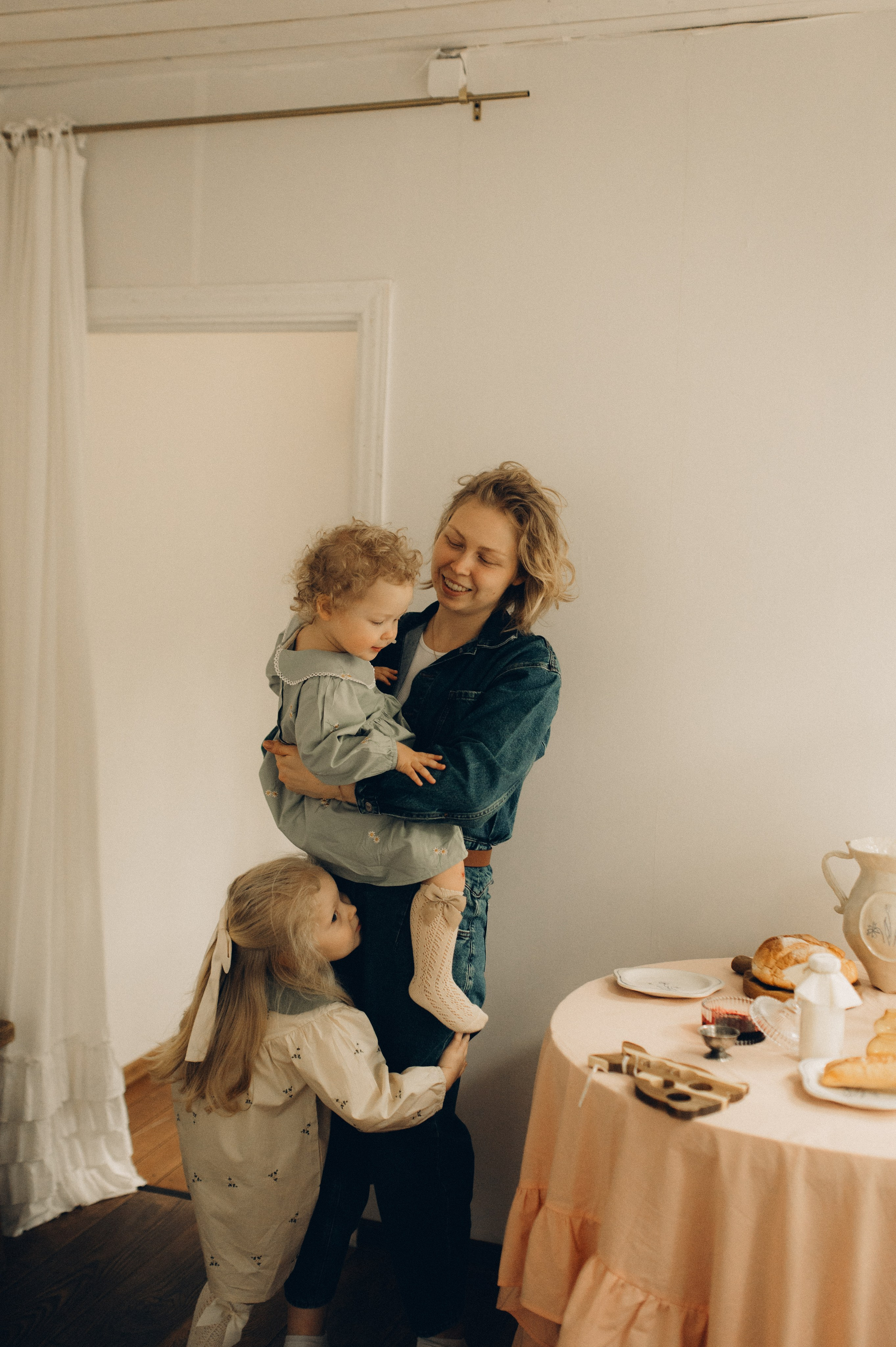 Весна в ладошках. Семейный фотограф в Москве Екатерина Денисенко | Фотосессии без постановки дома и в студии