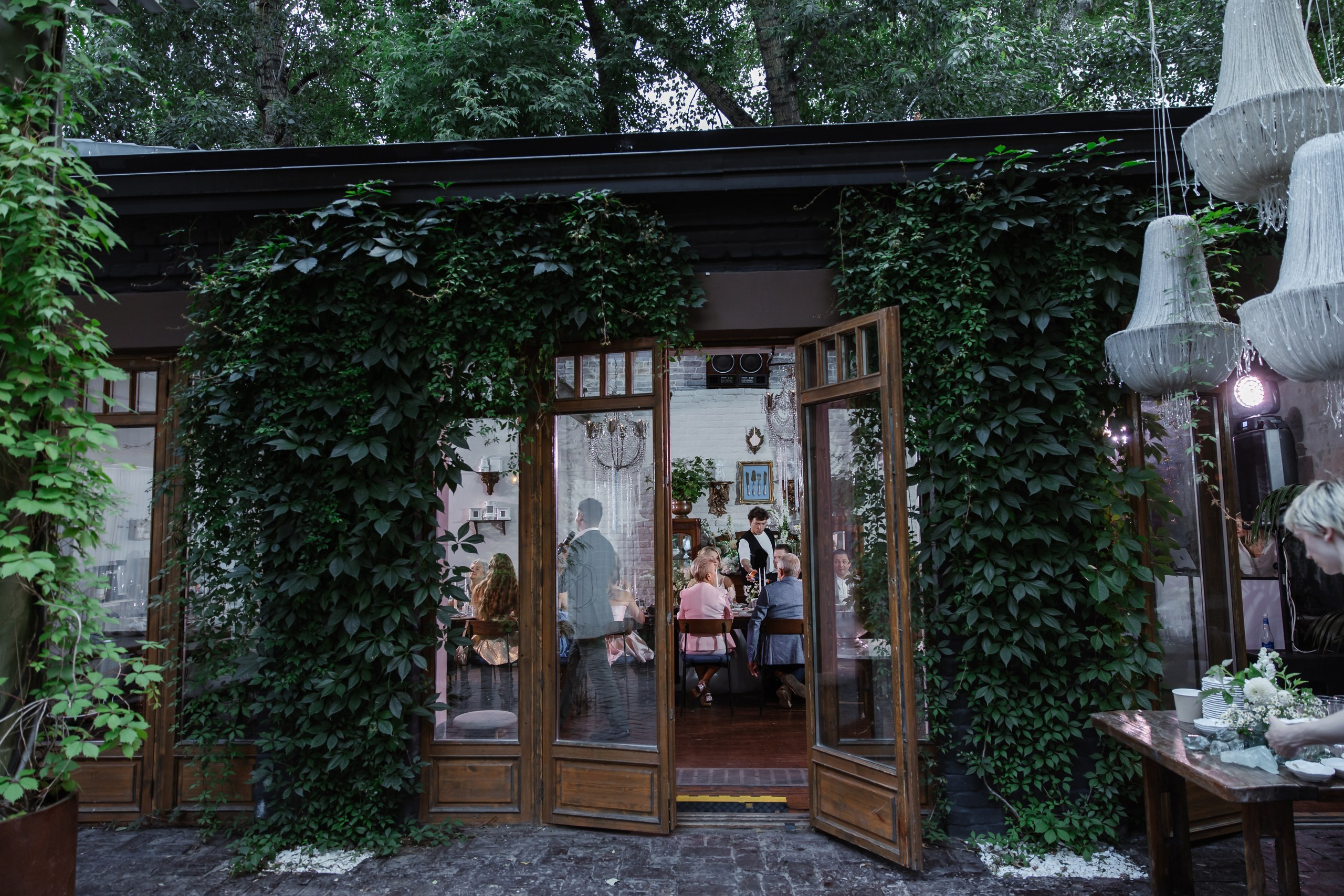 Свадьба до 100 тысяч рублей с гостями: реально ли? Полный гид по бюджетному торжеству. Фотограф, видеограф на свадьбу в Москве Никита Назаров