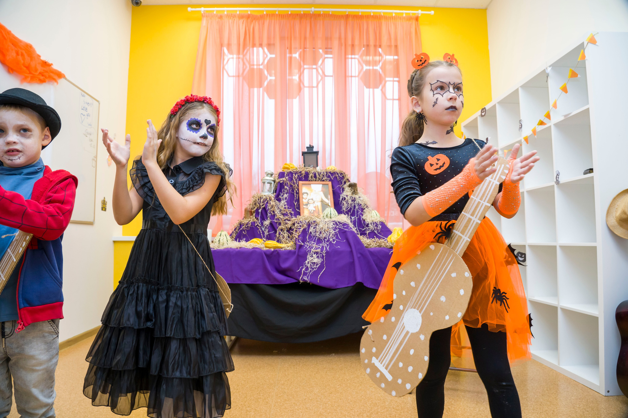 Репортаж детского праздника хеллоуин. Фотограф в Санкт-Петербурге. Репортажная и все съёмки для бизнеса