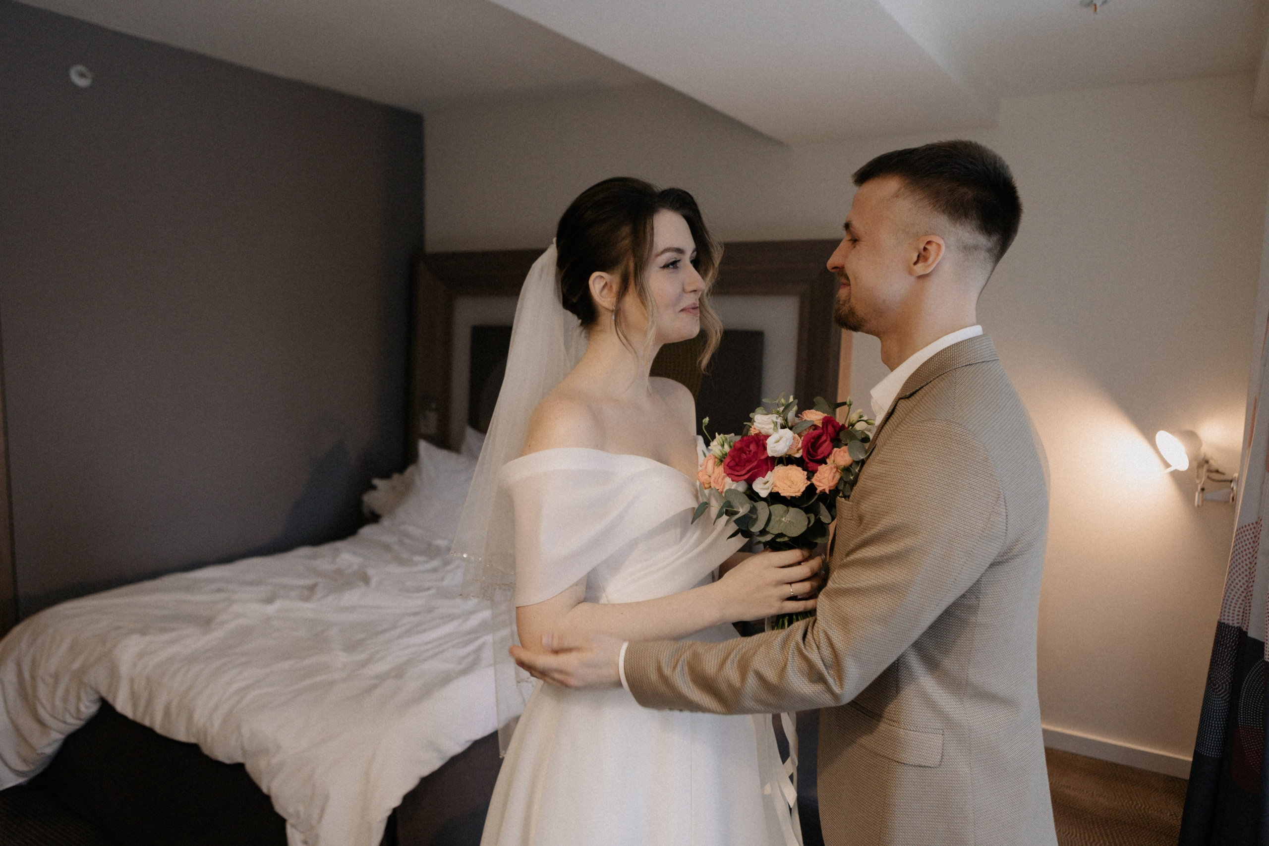 Ксюша и Илья. Утро в отеле роспись в Birds. Свадебный и портретный фотограф в Москве Анастасия Масюк