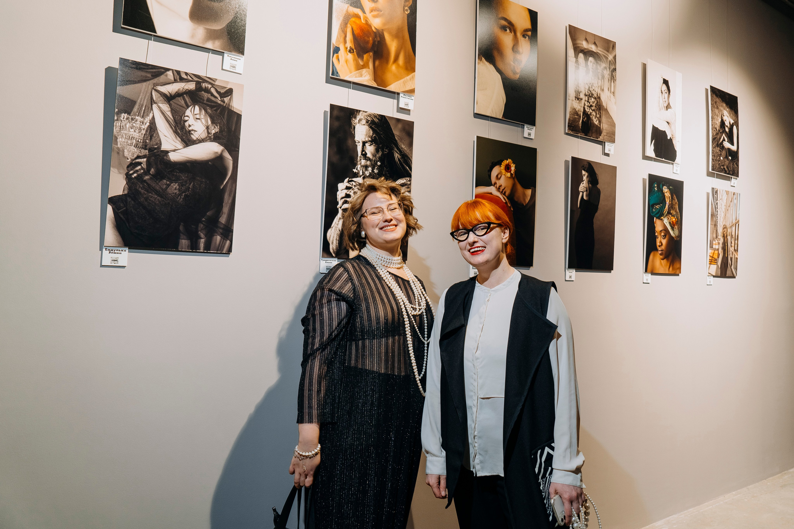 Вернисаж фотовыставки MFamilia «Гармония различий». Организация фотовыставок в Петербурге и Москве, MFamilia (МФамилия)