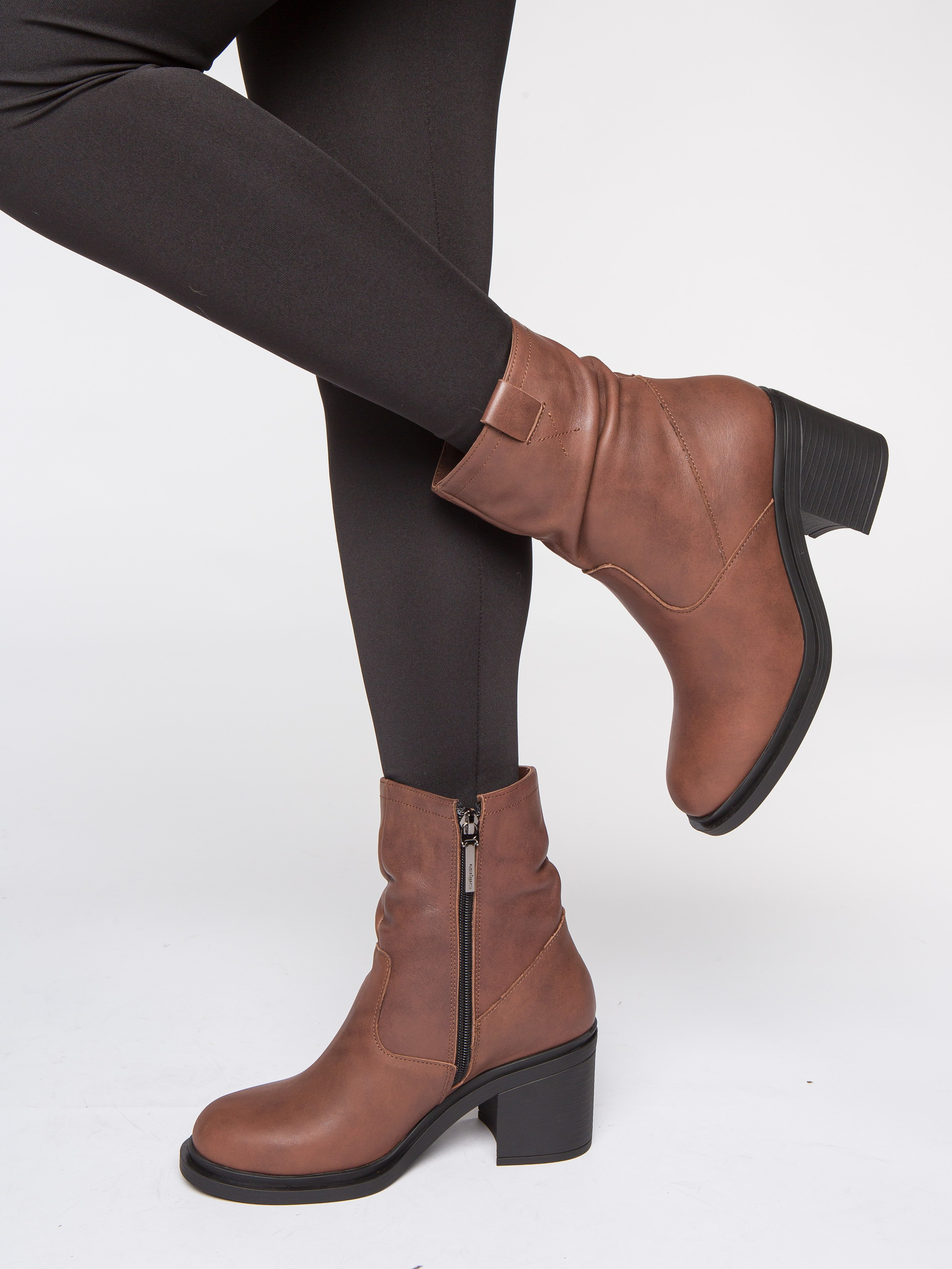 Обувь на модели. Фотограф Мария Кольцова