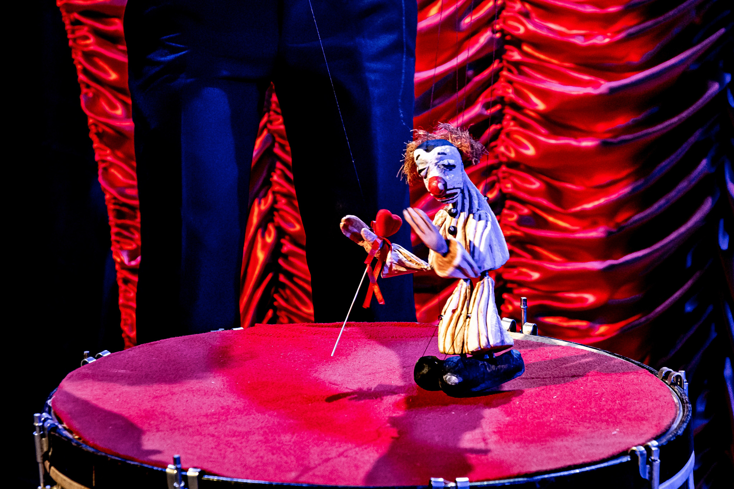 Цирк из Саквояжа спектакль театра САКВОЯЖ. Фотограф в Сочи Юрий Шептаев