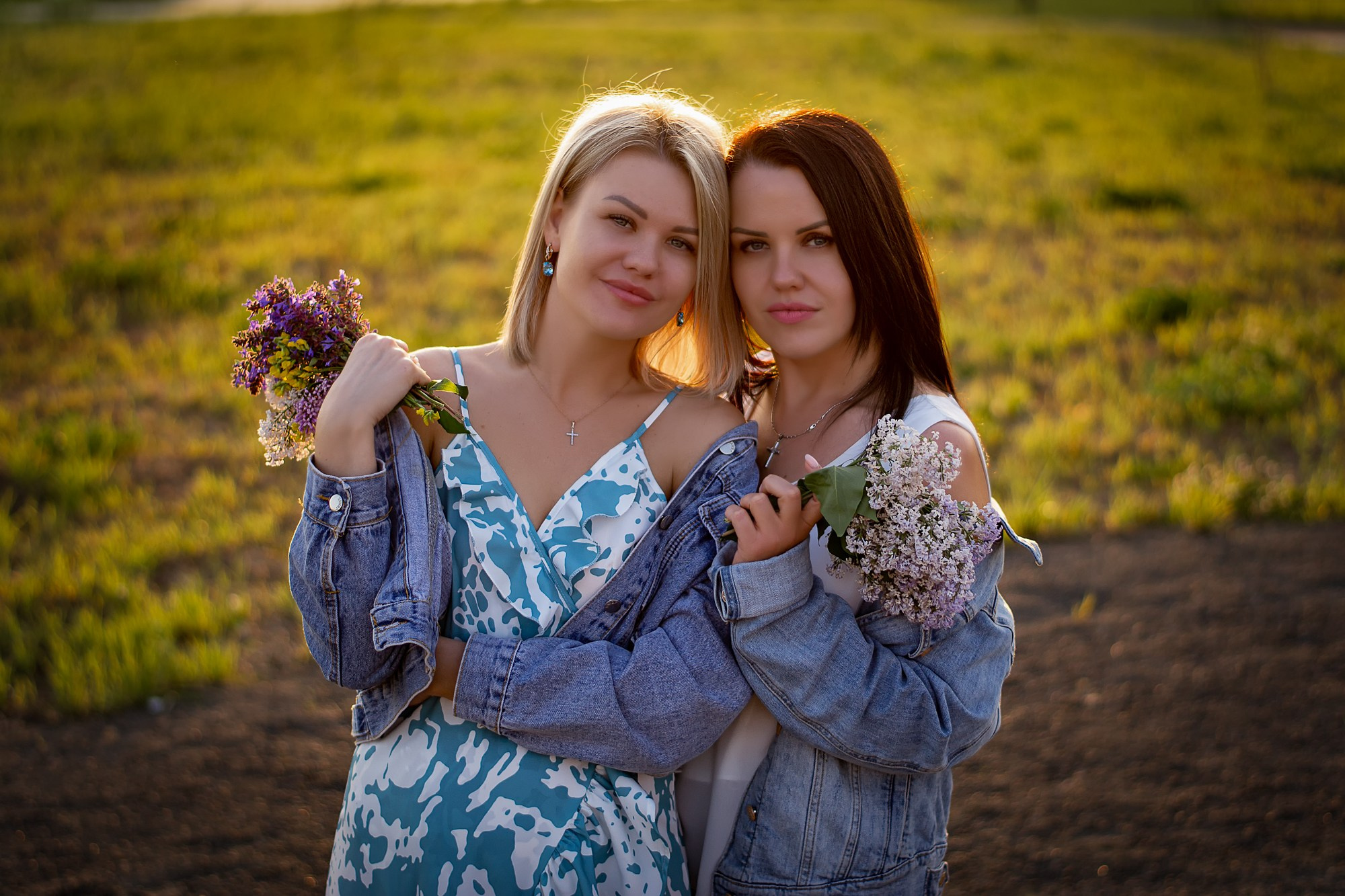 Две сестры-одно целое. Приподаева Алёна семейный и детский фотограф в Красноярске