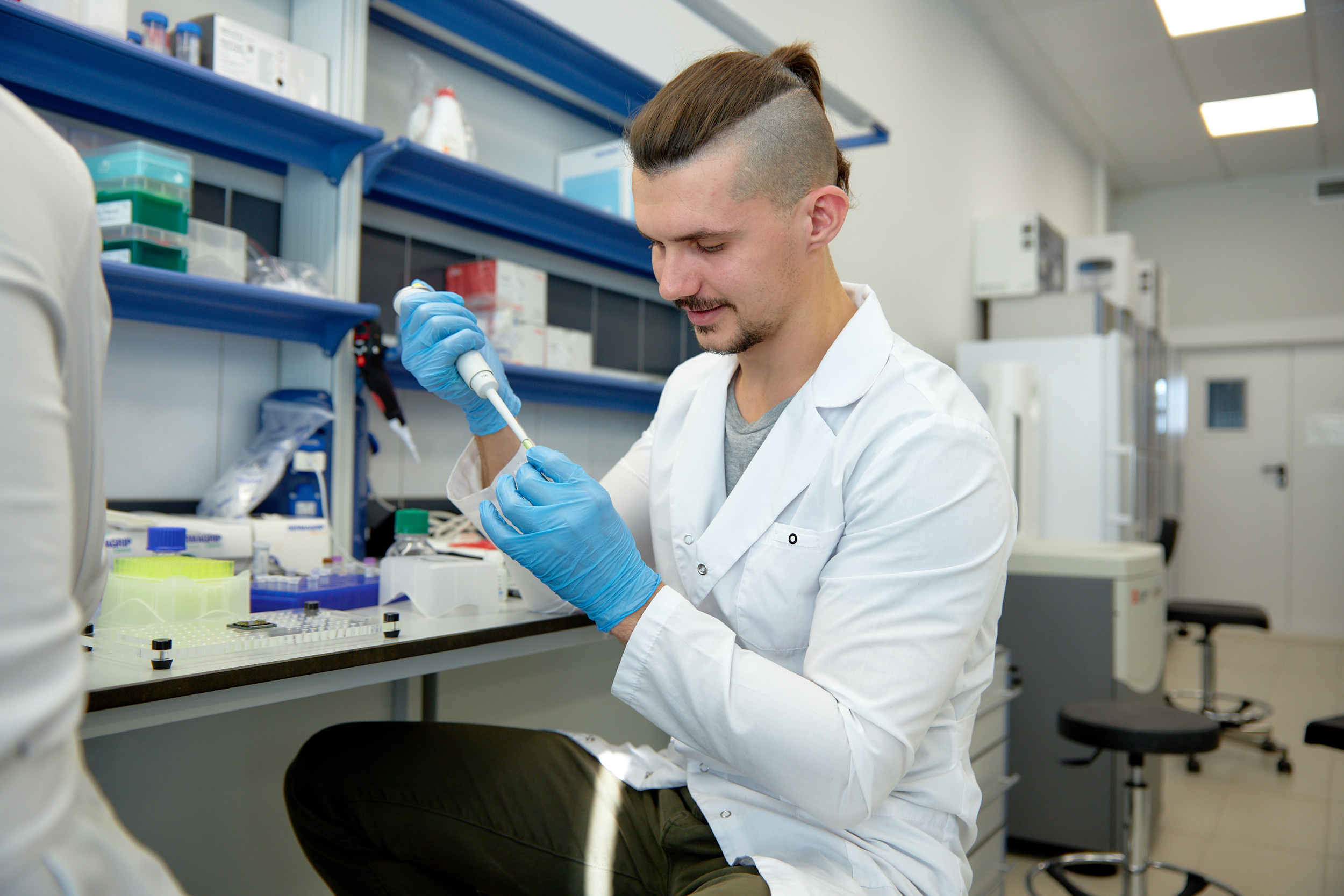 Лаборатории ДВФУ. Репортажный фотограф Владивосток Анастасия Сокольникова