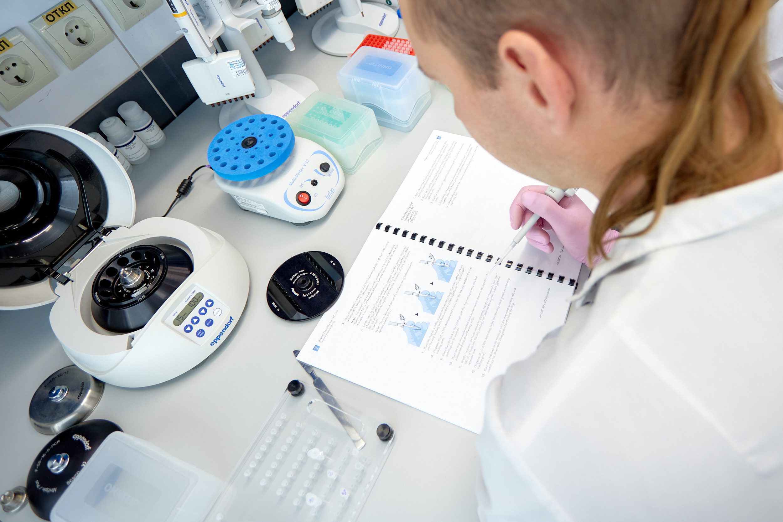 Лаборатории ДВФУ. Репортажный фотограф Владивосток Анастасия Сокольникова