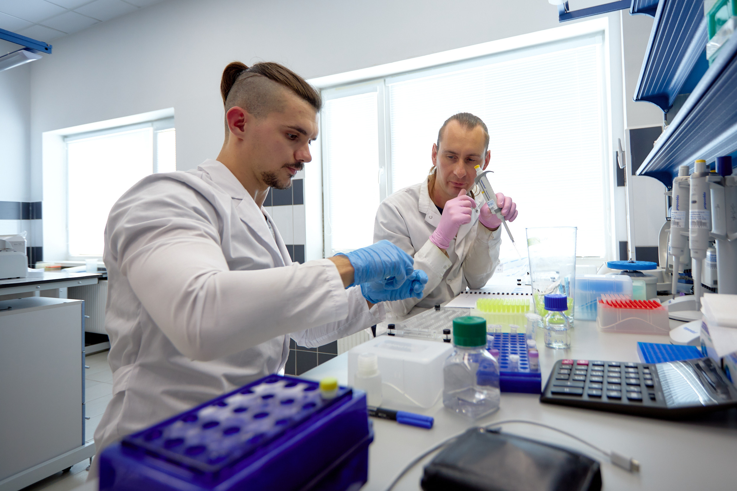 Лаборатории ДВФУ. Репортажный фотограф Владивосток Анастасия Сокольникова