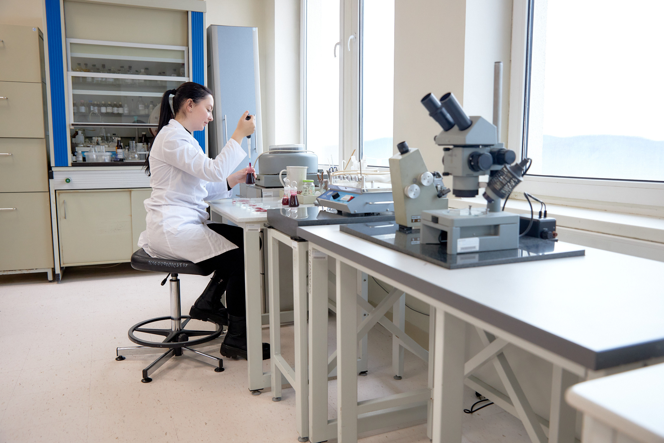 Лаборатории ДВФУ. Репортажный фотограф Владивосток Анастасия Сокольникова