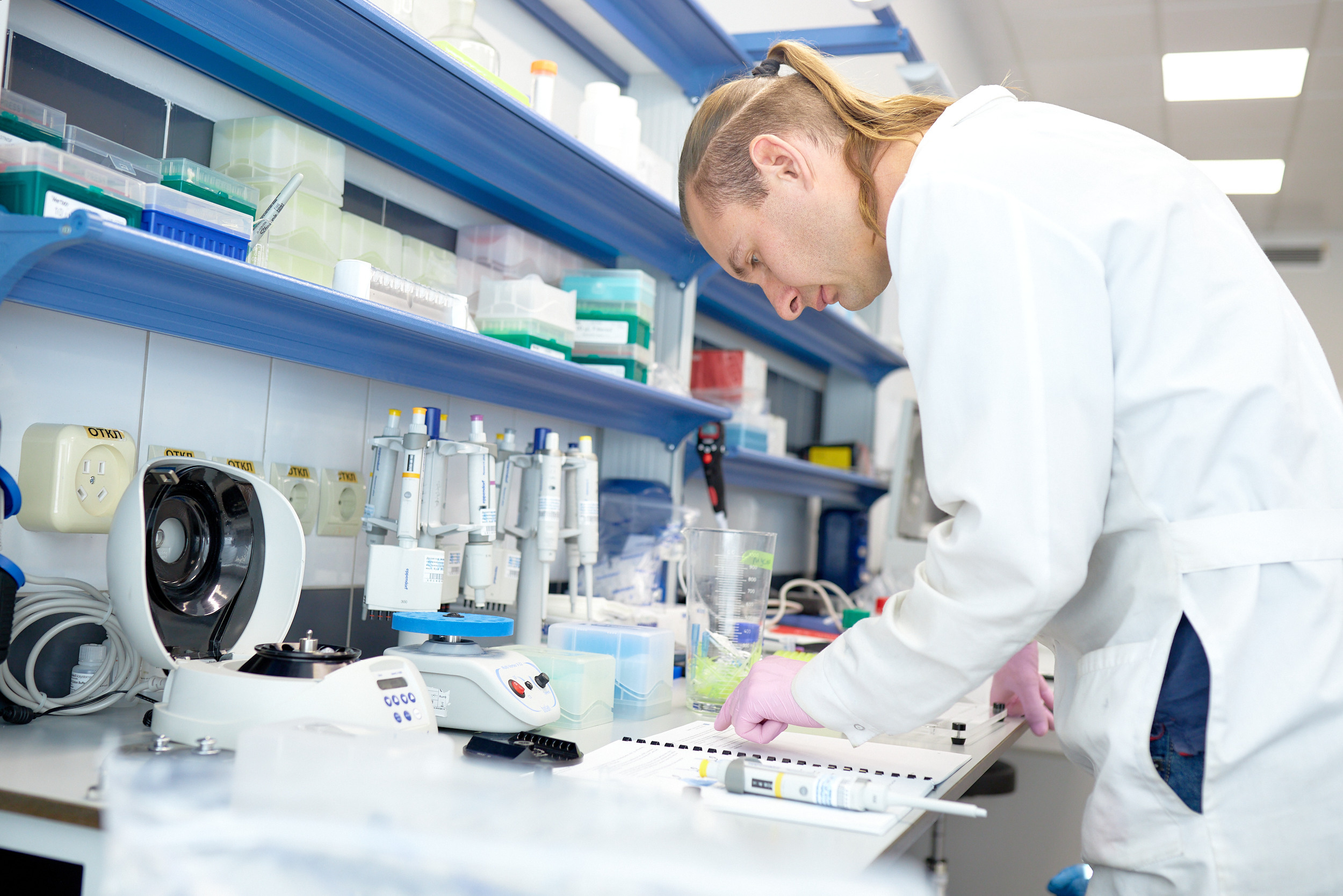 Лаборатории ДВФУ. Репортажный фотограф Владивосток Анастасия Сокольникова