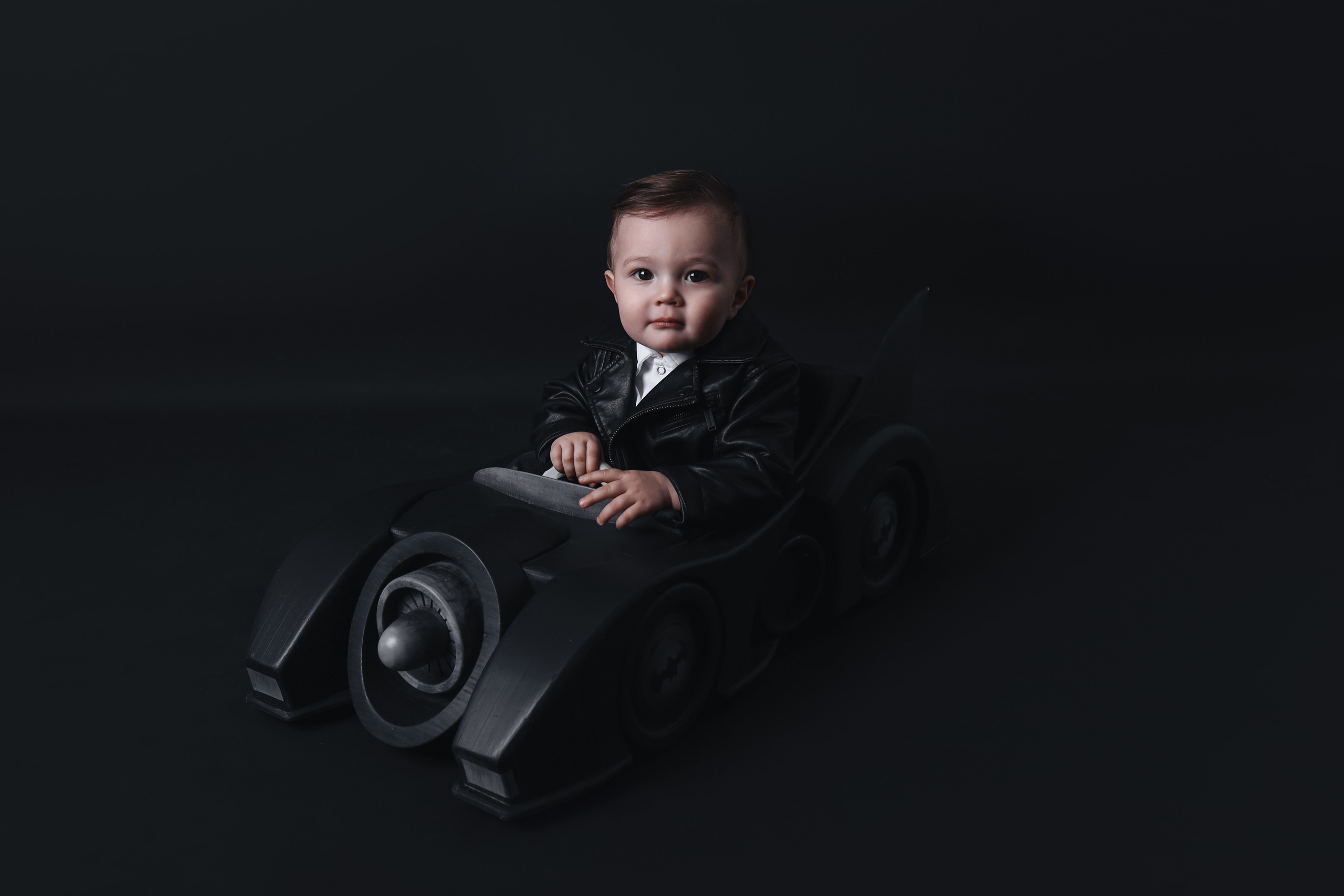 Бэтмобиль. Фотограф новорожденных и детский фотограф в Новосибирске