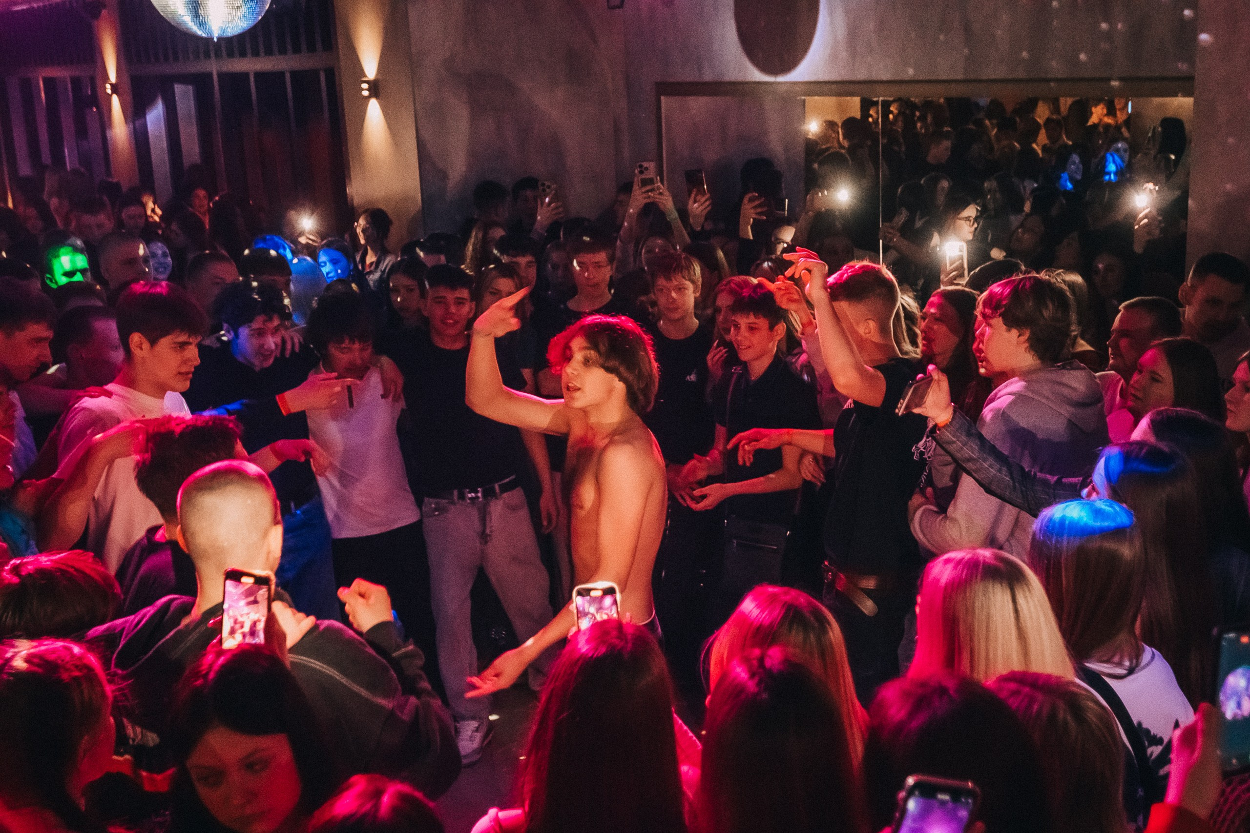 8 MARCH WOMENS DAY PARTY. Фотограф в Кемерово Владислав Шульц