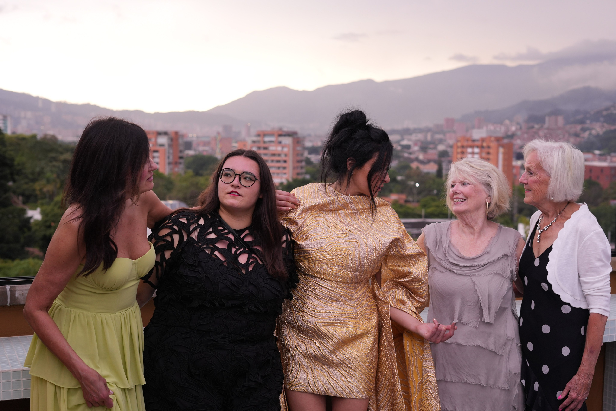 Olivia and Zack / 1 wedding day. Wedding Photographer in Barcelona and Medellin