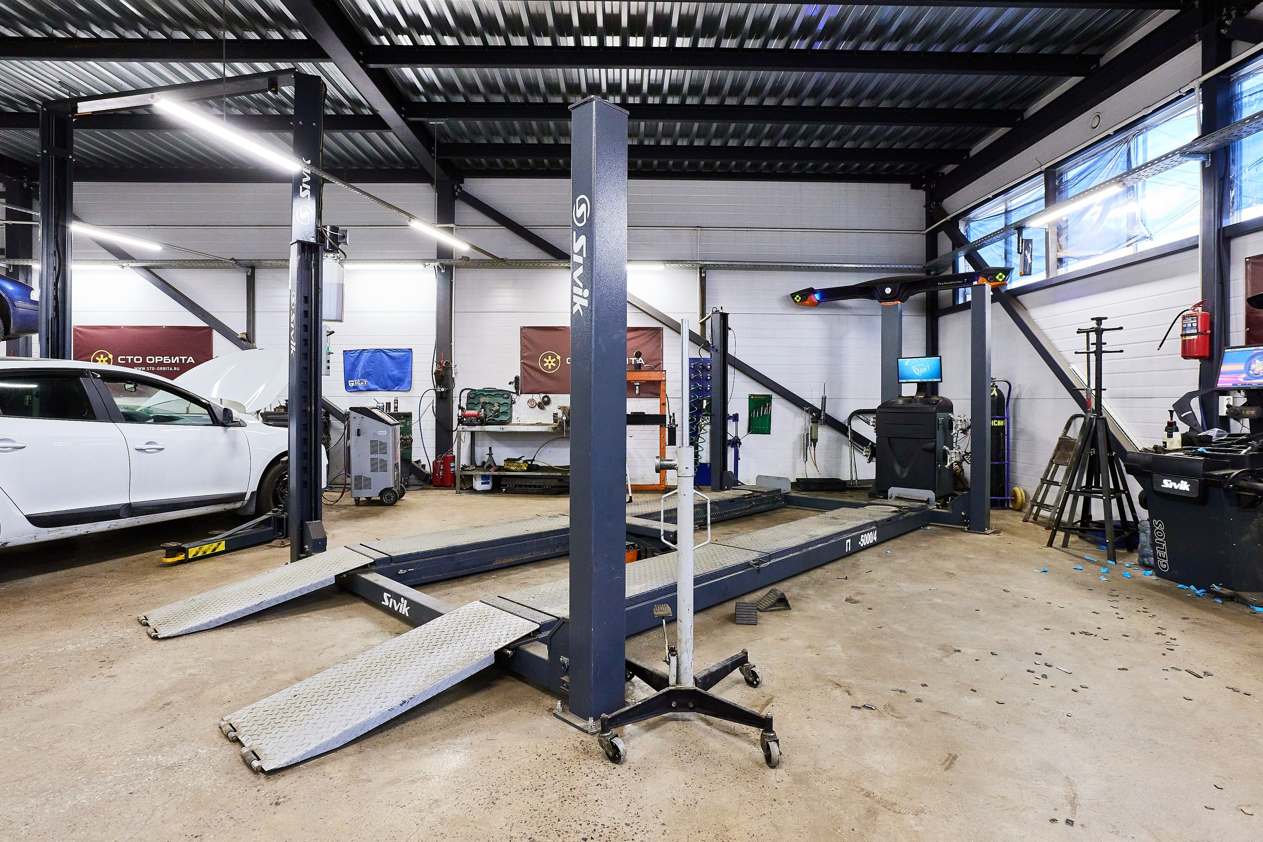 СТО Орбита на Суздальском проспекте. Фотограф Анастасия Леонтьева Санкт-Петербург