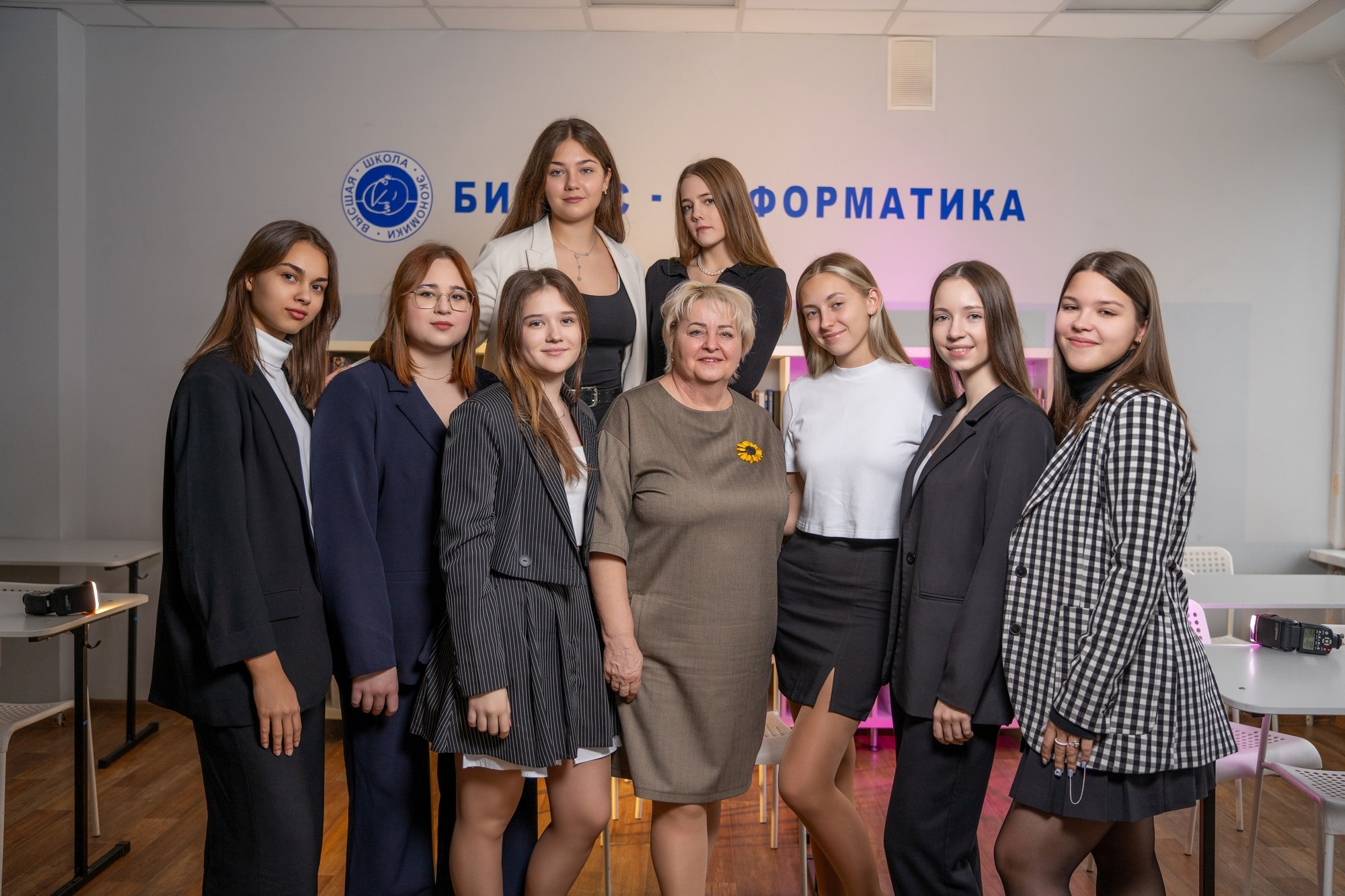 Фотосессия в 7 лицее с цветными фильтрами. СИГМА | Студия выпускных альбомов Красноярск