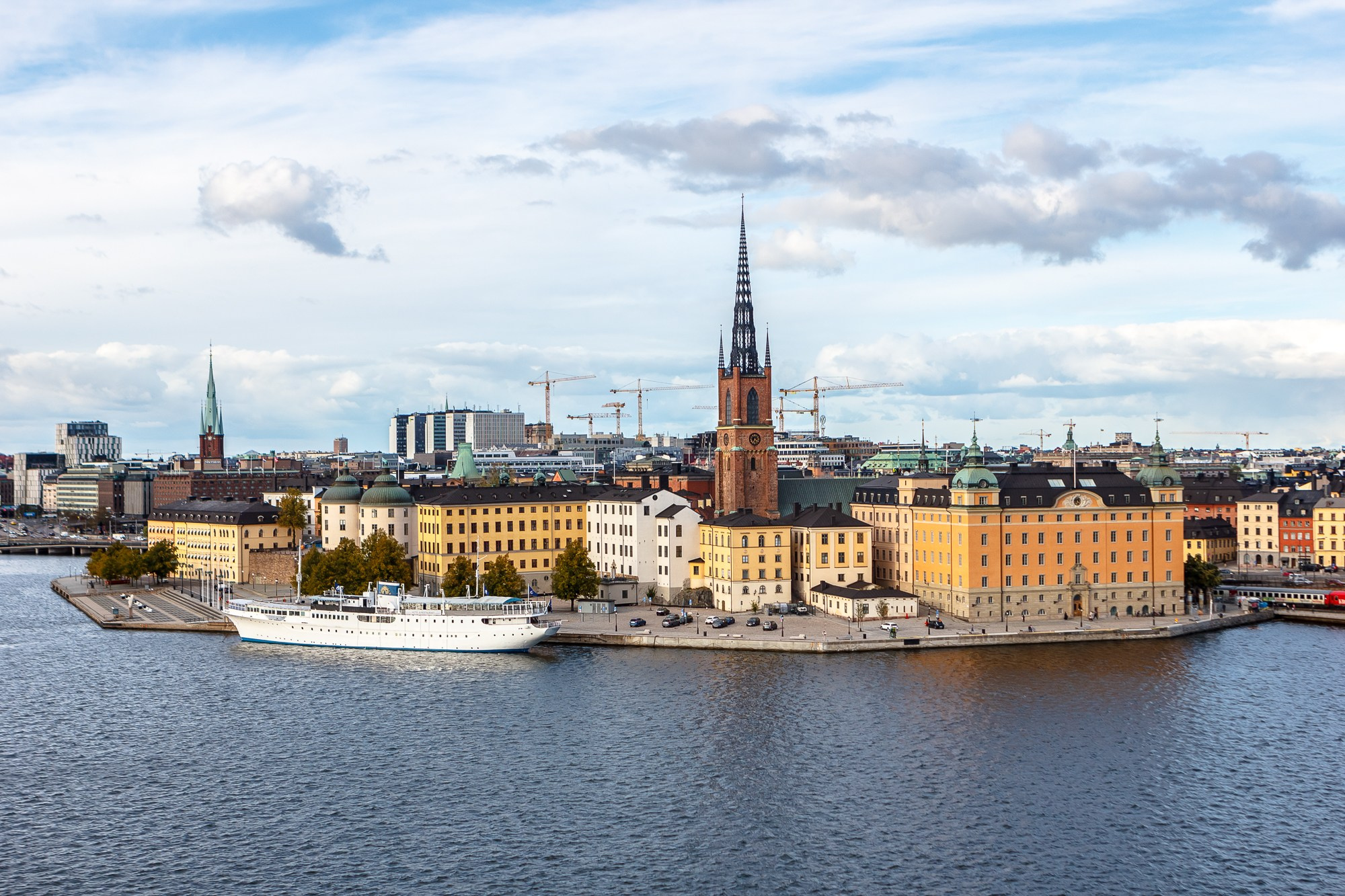 Стрит / Архитектура / Путешествия. Портретный, интерьерный и фуд фотограф в Перми Иван Вострецов