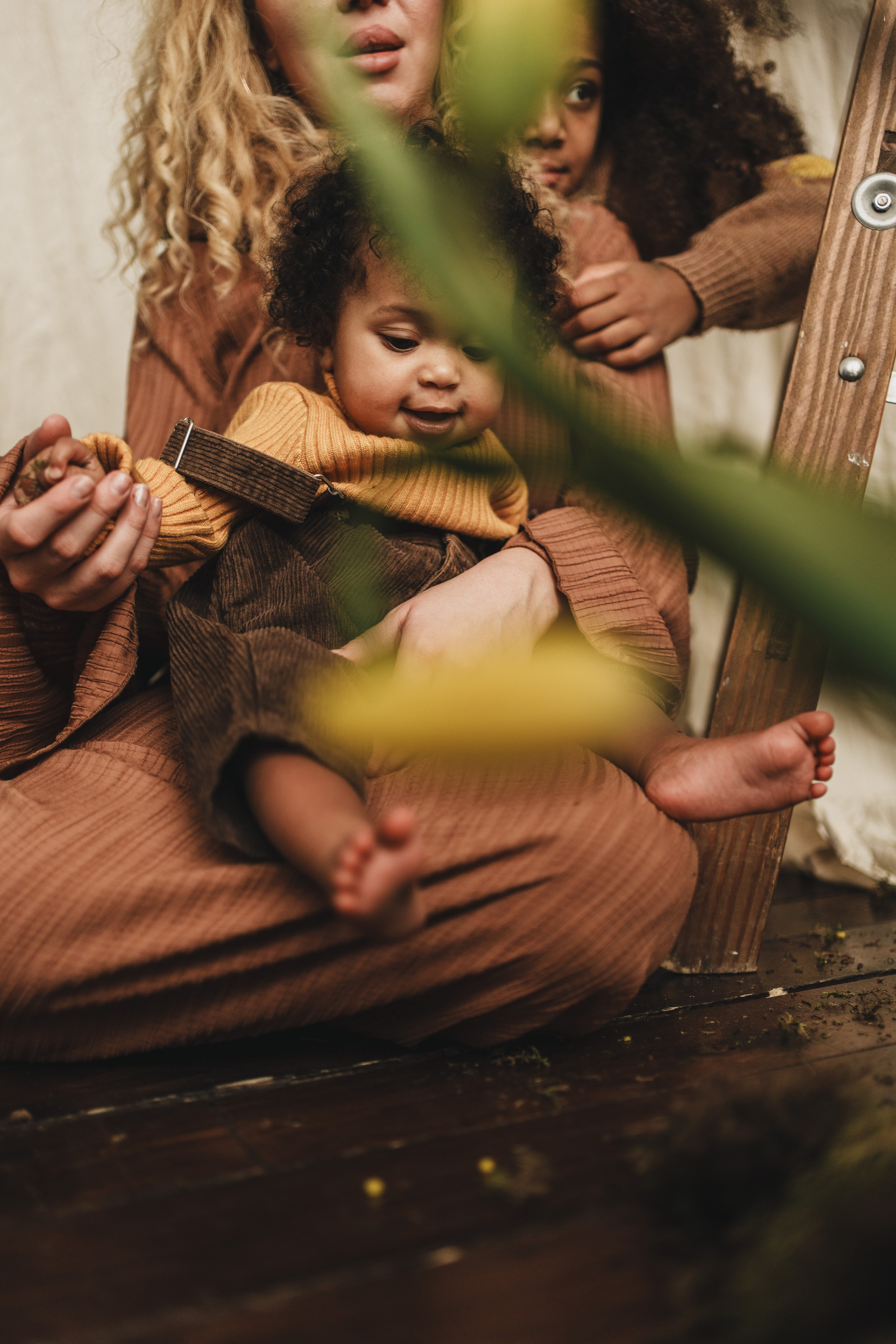 Девочки в мимозе. Семейный и детский фотограф и видеограф в Москве, Серпухове и Тарусе Валерия Сорокина