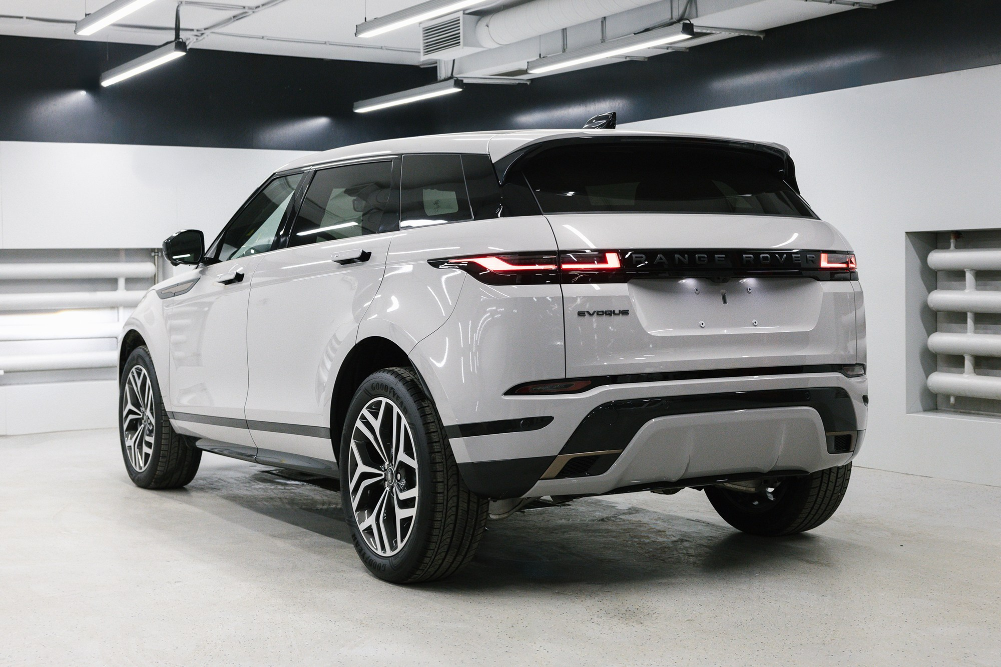 Land Rover Range Rover Evoque.2.0 Si4 4WD AT (249 л. с.). Автосалон «Х-Авто»