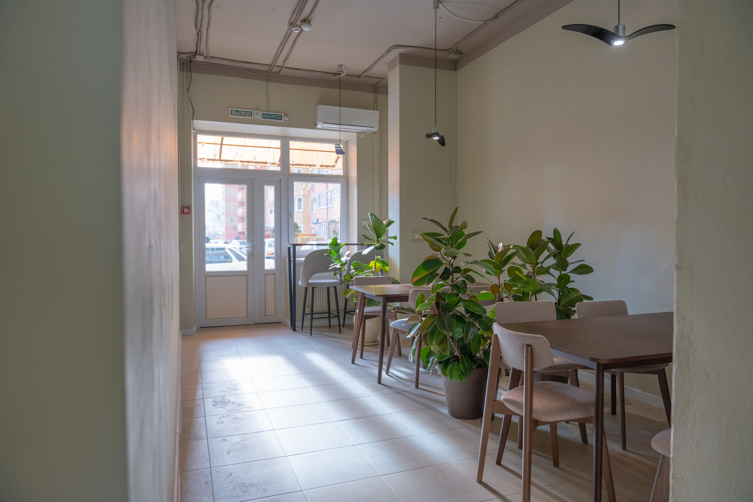 Интерьерная фотосъемка кофейни Love and Coffee — уютное место в Краснодаре Профессиональная фотосъемка интерьера кофейни в Краснодаре — Love. Шедевры для Вас! Фотограф и Видеограф в Краснодаре Пахиев Руслан