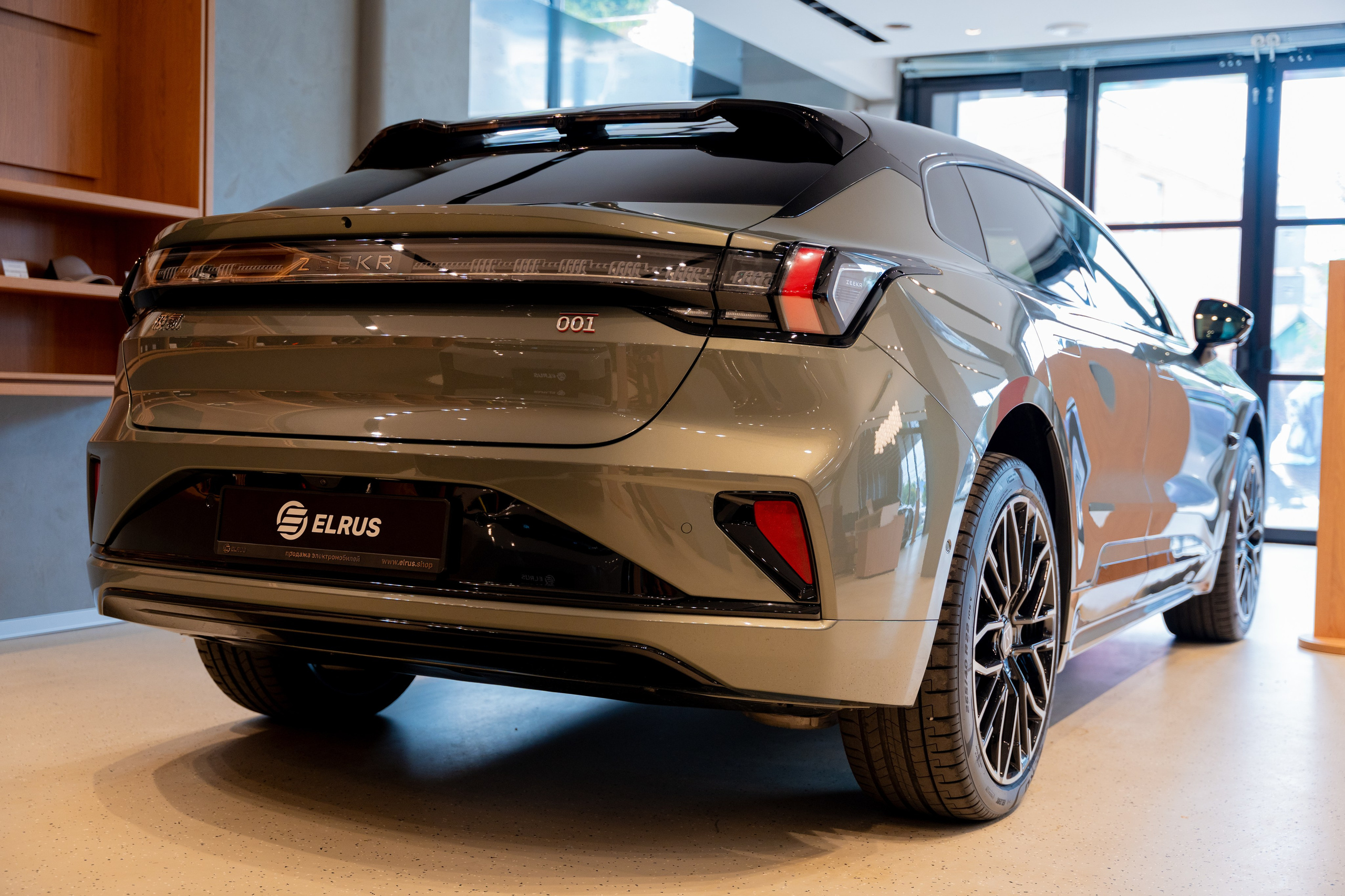 Интерьерная фотосъемка автосалона Elrus в Краснодаре. Zeekr, LiXiang Профессиональная фотосъемка интерьера премиум-автосалона в Краснодаре. Шедевры для Вас! Фотограф и Видеограф в Краснодаре Пахиев Руслан