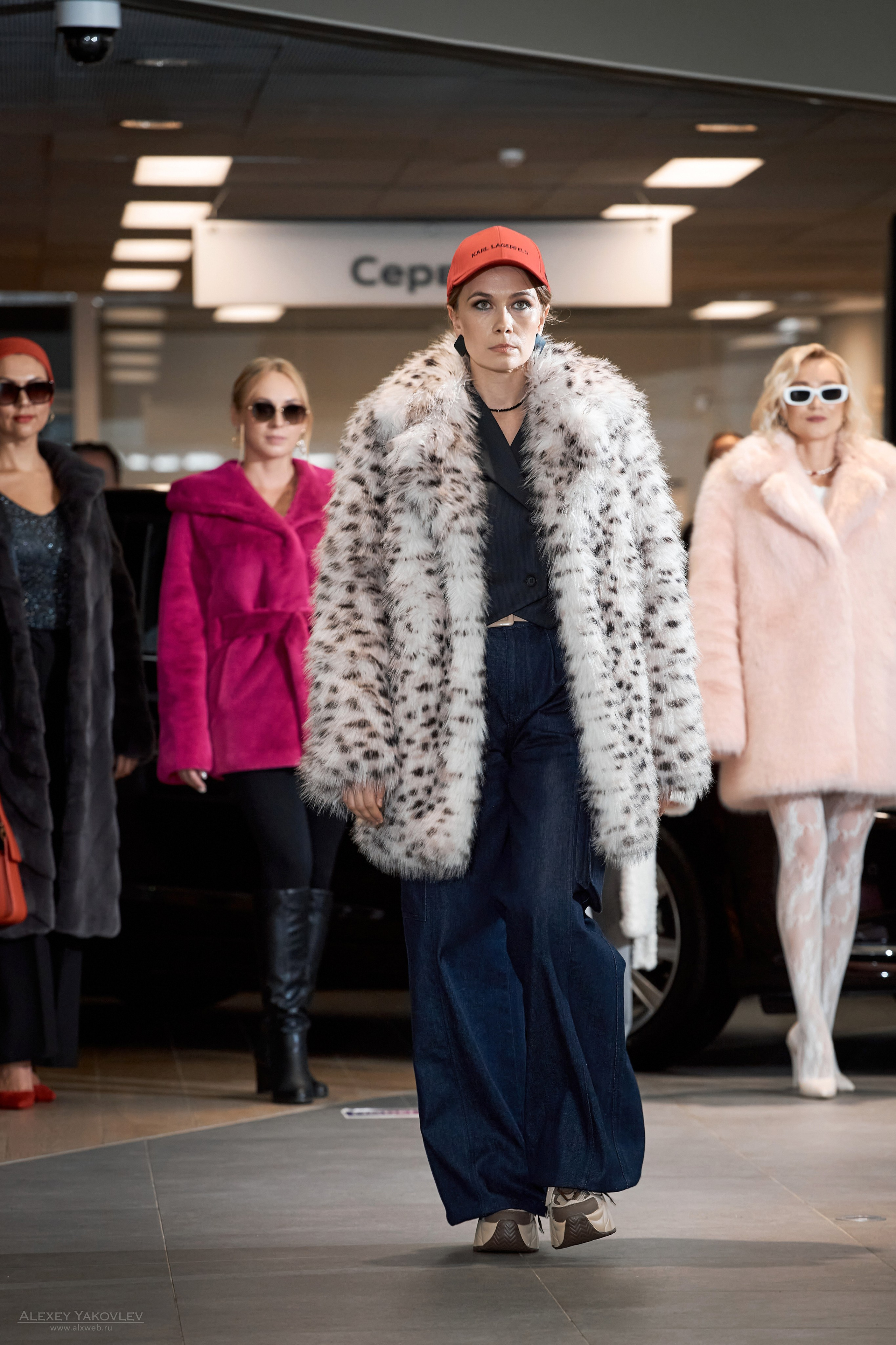 Модный показ PRE-FALL модельной школы Modeling+. Фотограф Алексей Яковлев