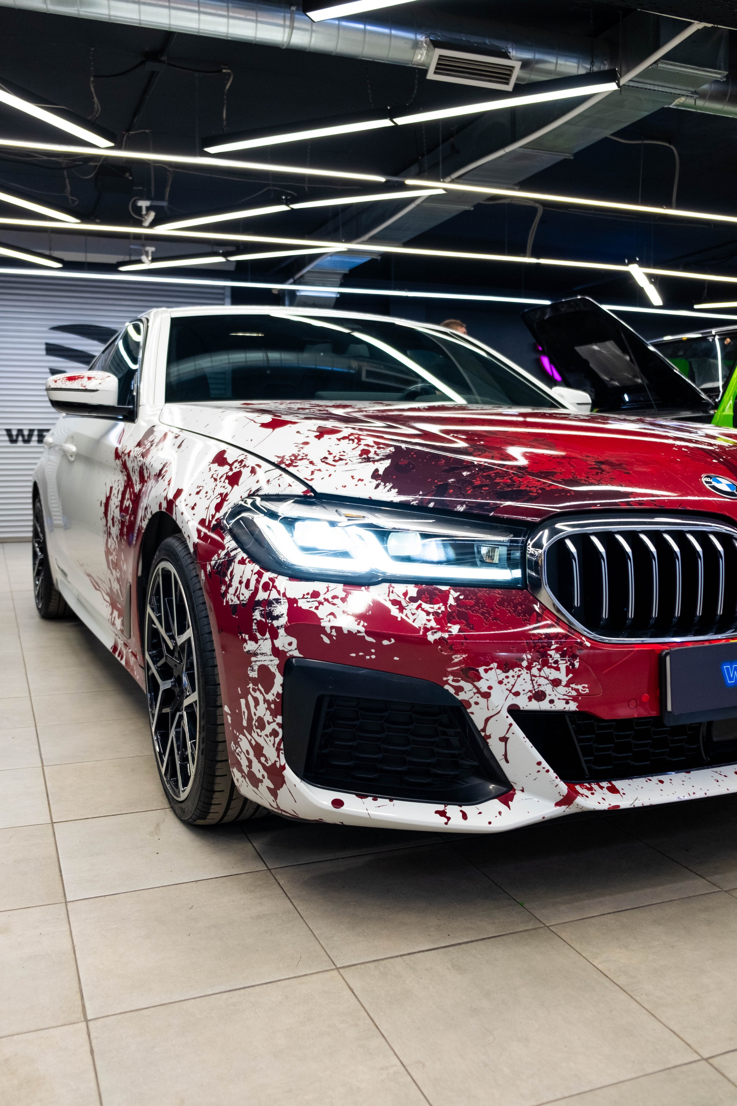 Винилография на BMW 5 G30. Студия дизайна и оклейки авто Barmaley Design