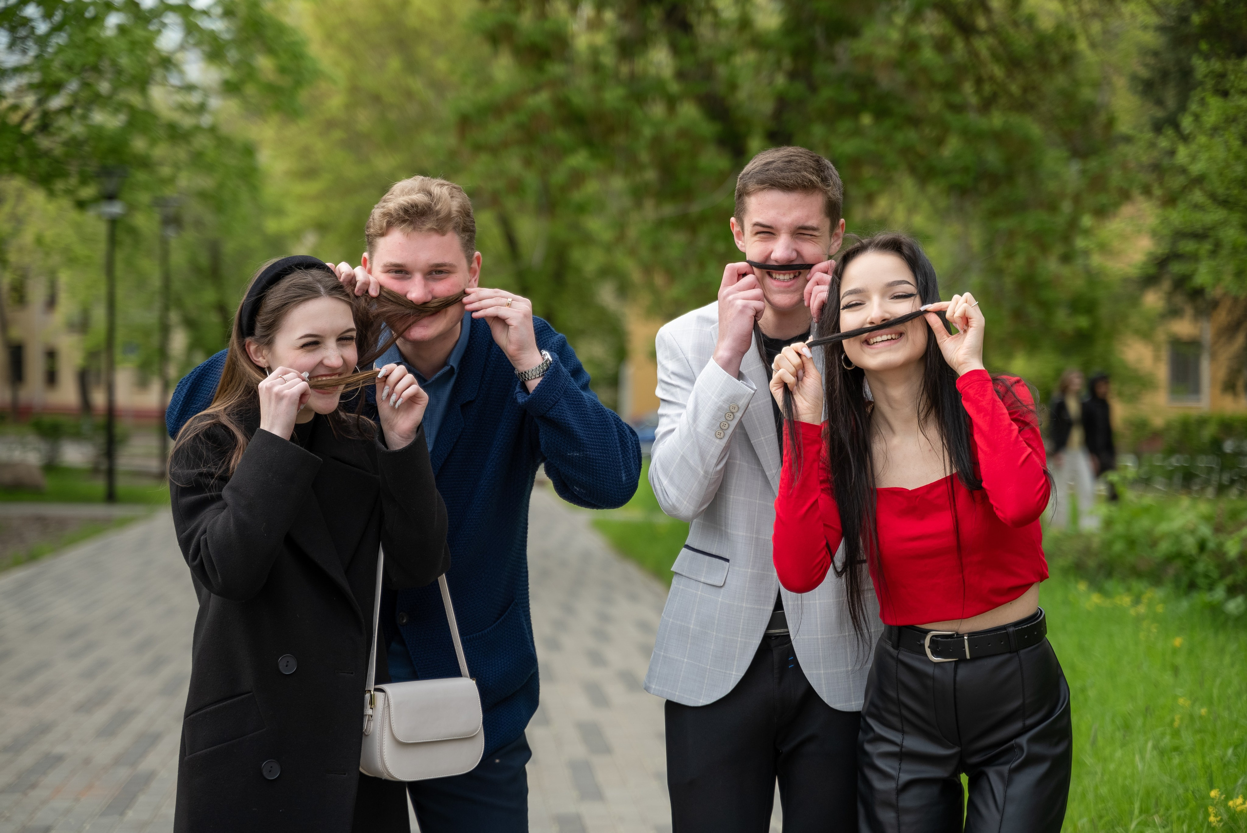Осенние фотосессии классов в городе для ваших выпускных альбомов. Выпускные альбомы в городе Саров