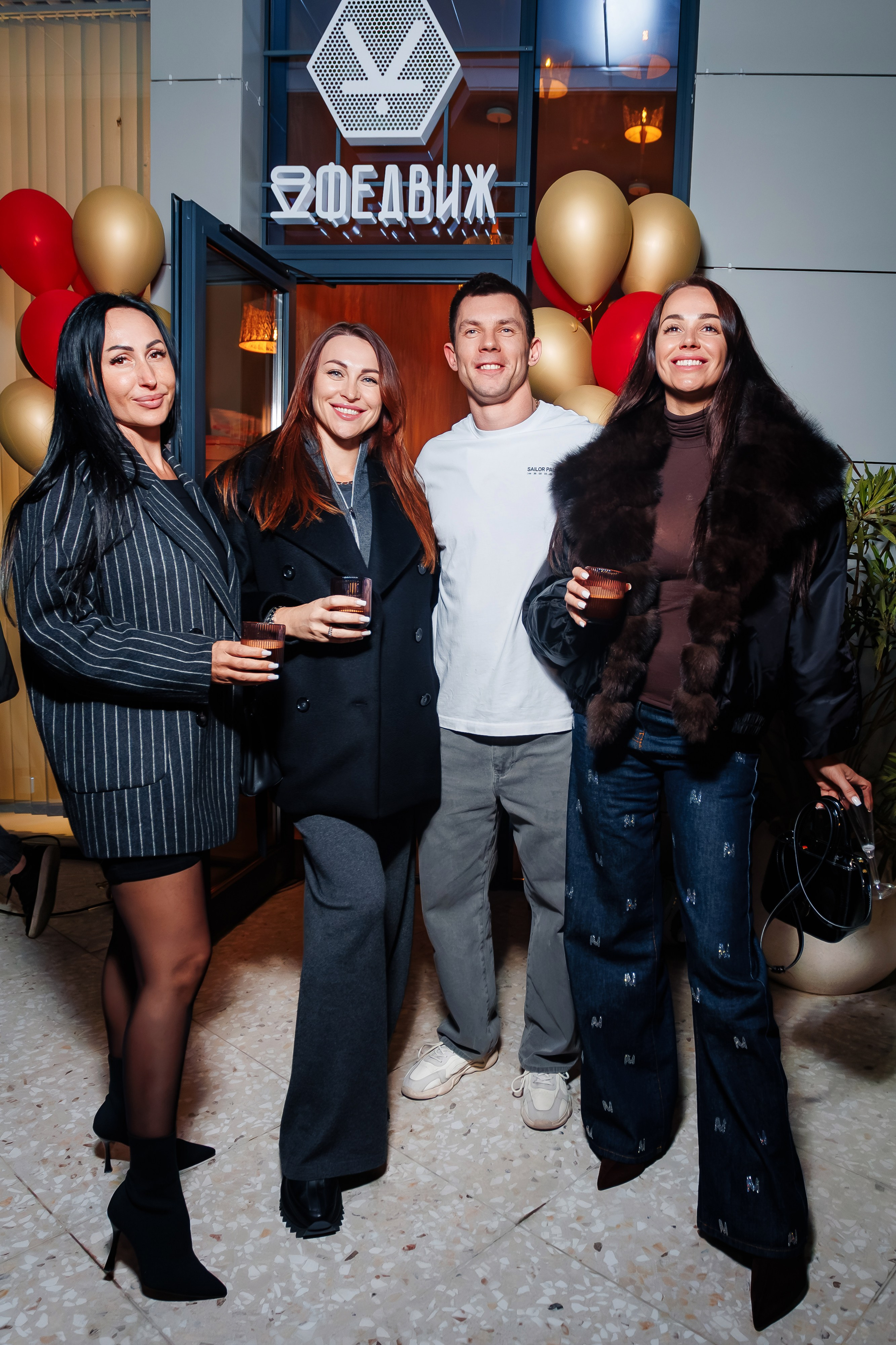 10 лет проекту «КОФЕДВИЖ» и открытие новой кофейни_Ялта_19.12.2025. Аминов Руслан | Фотограф