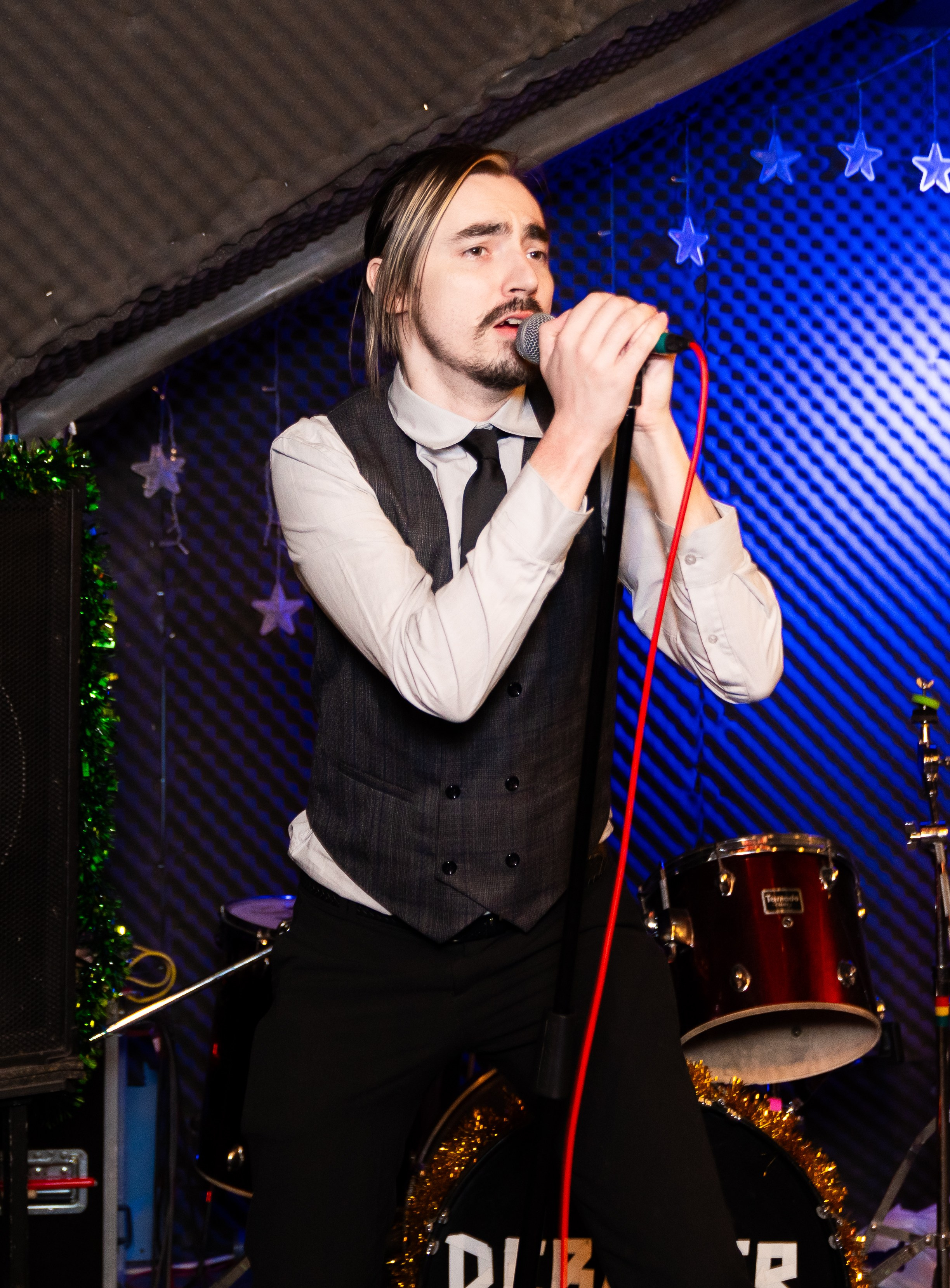 Новый год 2026. Новогодняя ночь 2026 в баре Дебошир (Debaser). Репортажный, street и urban фотограф в Санкт-Петербурге Мальцев Евгений