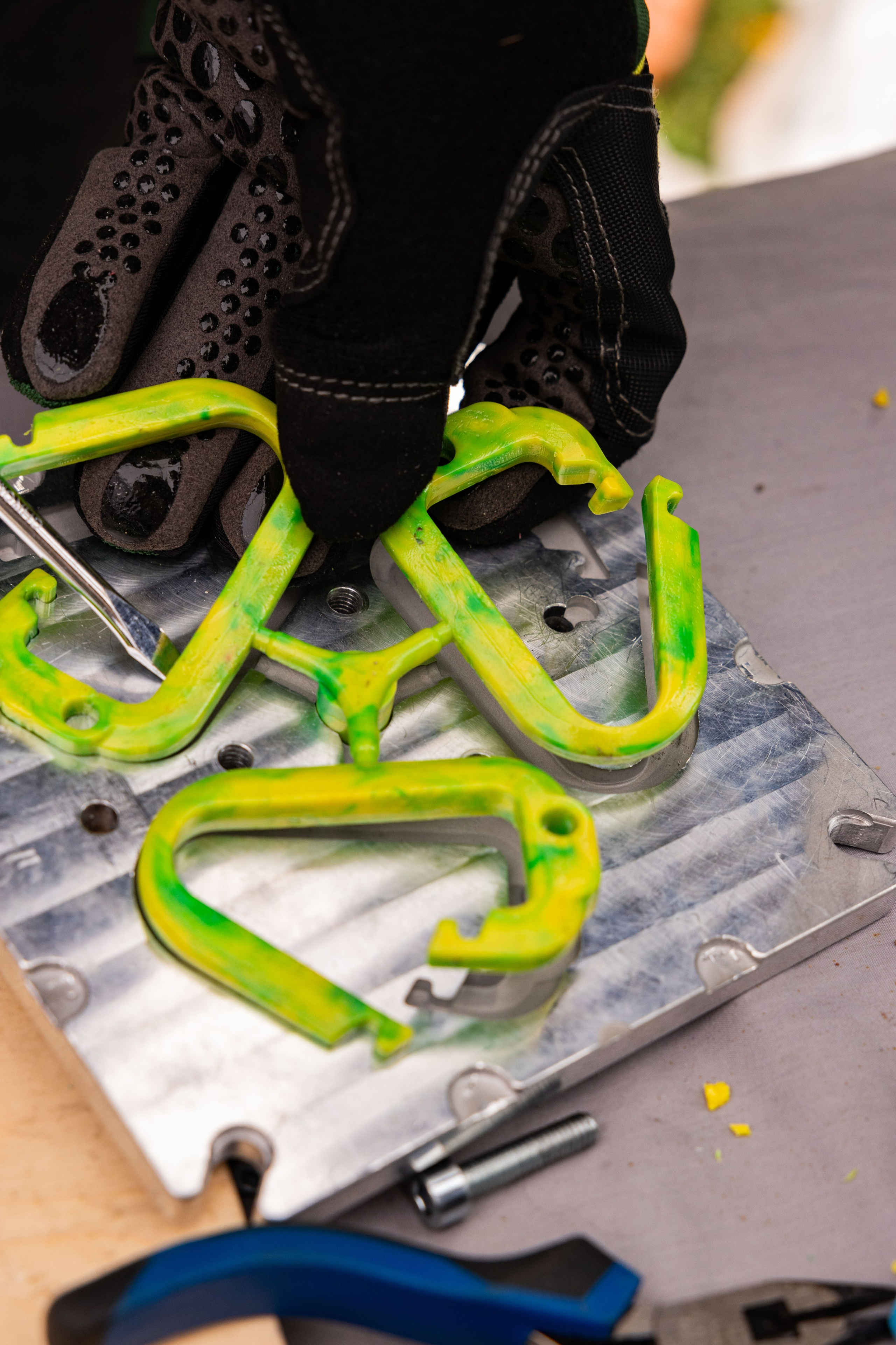 Зеленый пластик. Западный Котлин. Фотограф/видеограф в Санкт-Петербурге Динара Гольдина