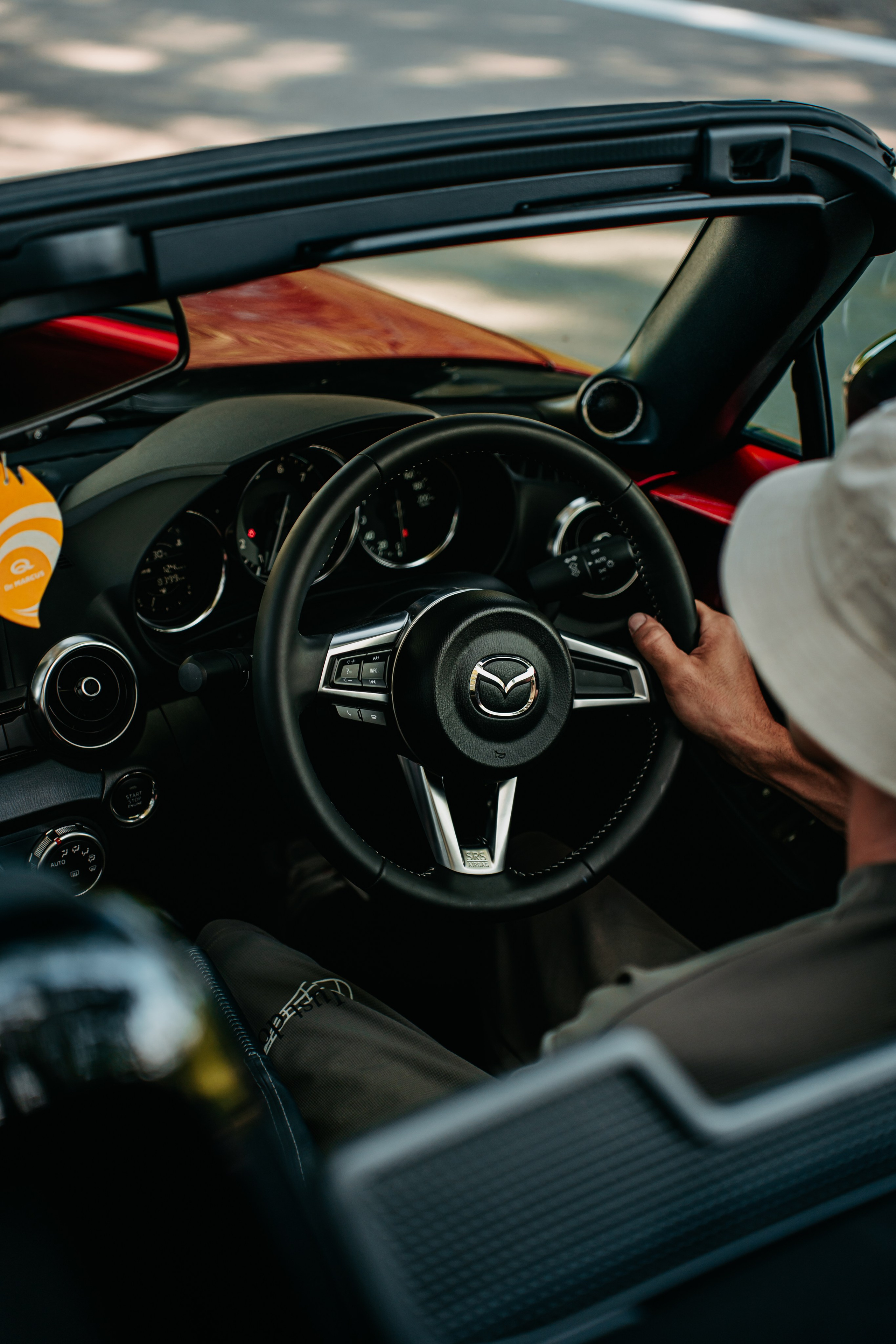 Mazda Roadster 25'. Фотограф, видеограф и пилот дрона на Байкале