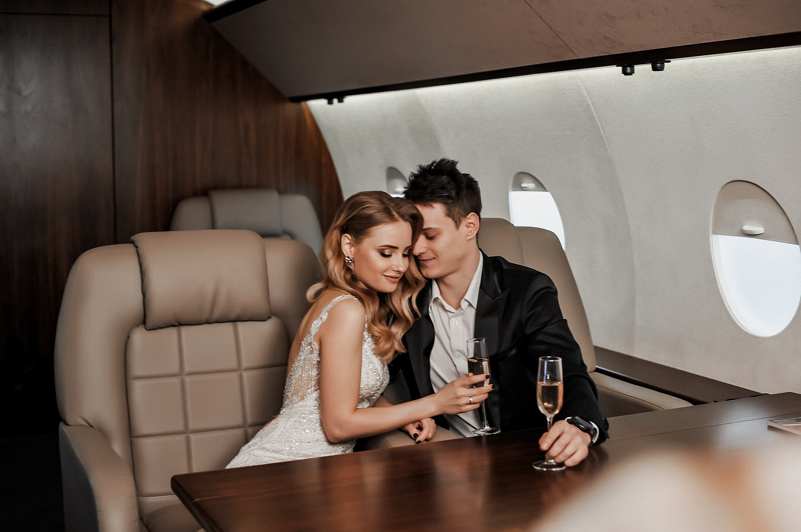 Свадебная фотосессия в самолете. Свадебный и семейный фотограф в Москве и Европе Евгения Амелина