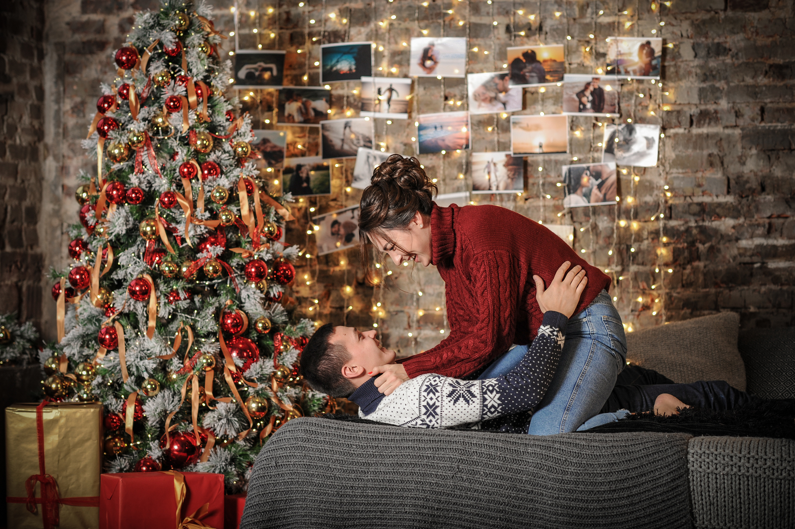 Новогодгняя фотосессия парня и девушки. Свадебный и семейный фотограф в Москве и Европе Евгения Амелина