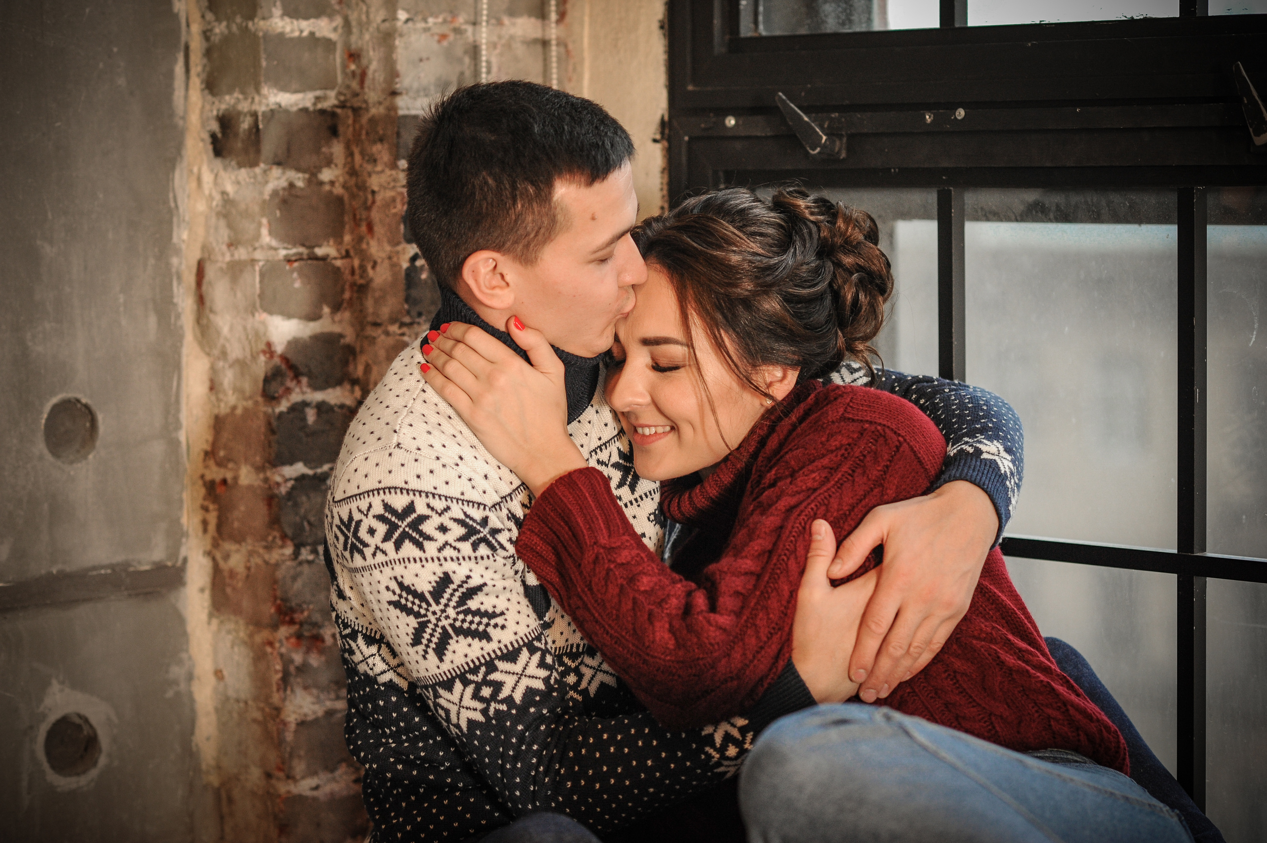 Новогодгняя фотосессия парня и девушки. Свадебный и семейный фотограф в Москве и Европе Евгения Амелина