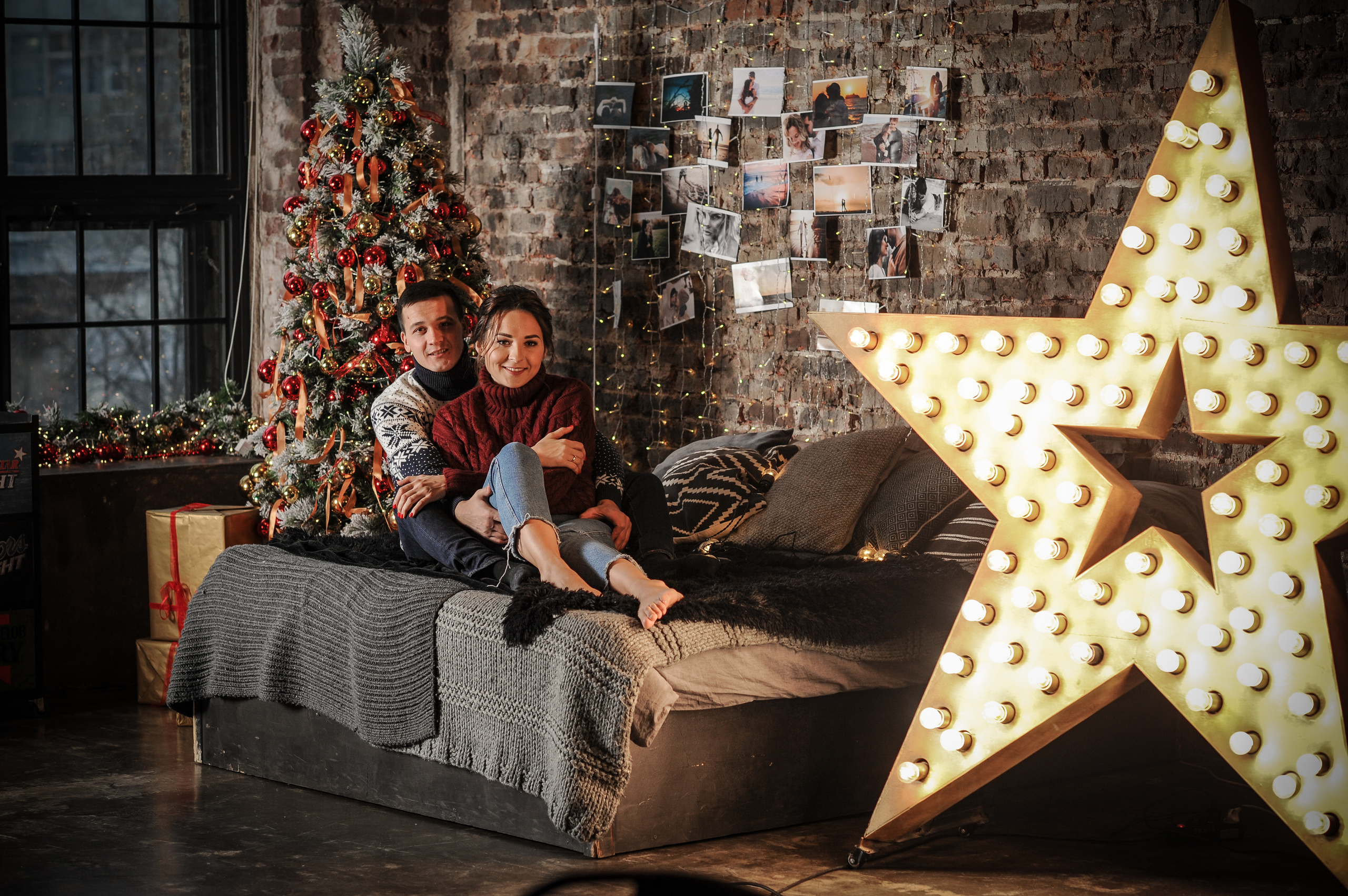 Новогодгняя фотосессия парня и девушки. Свадебный и семейный фотограф в Москве и Европе Евгения Амелина