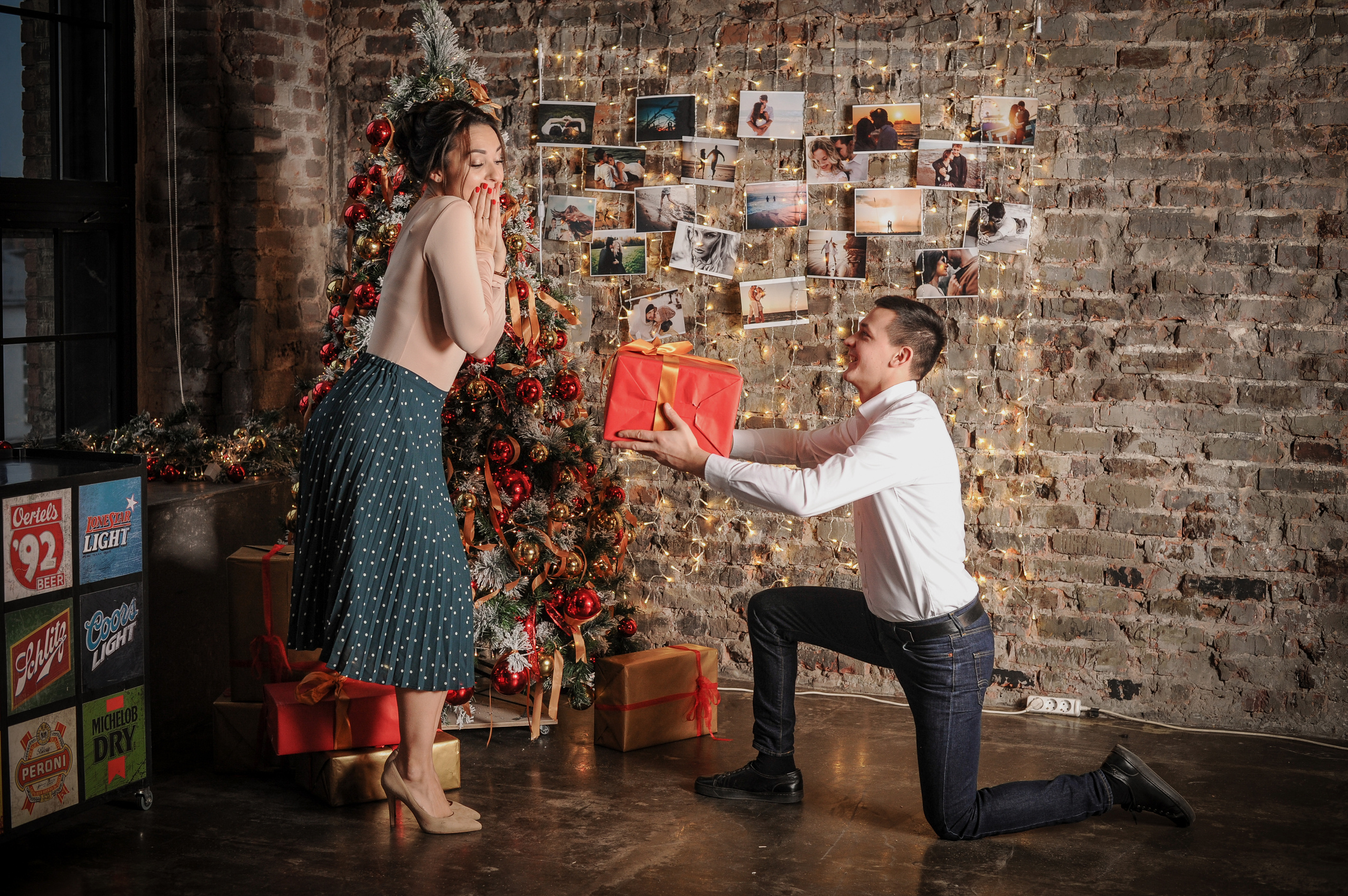 Новогодгняя фотосессия парня и девушки. Свадебный и семейный фотограф в Москве и Европе Евгения Амелина
