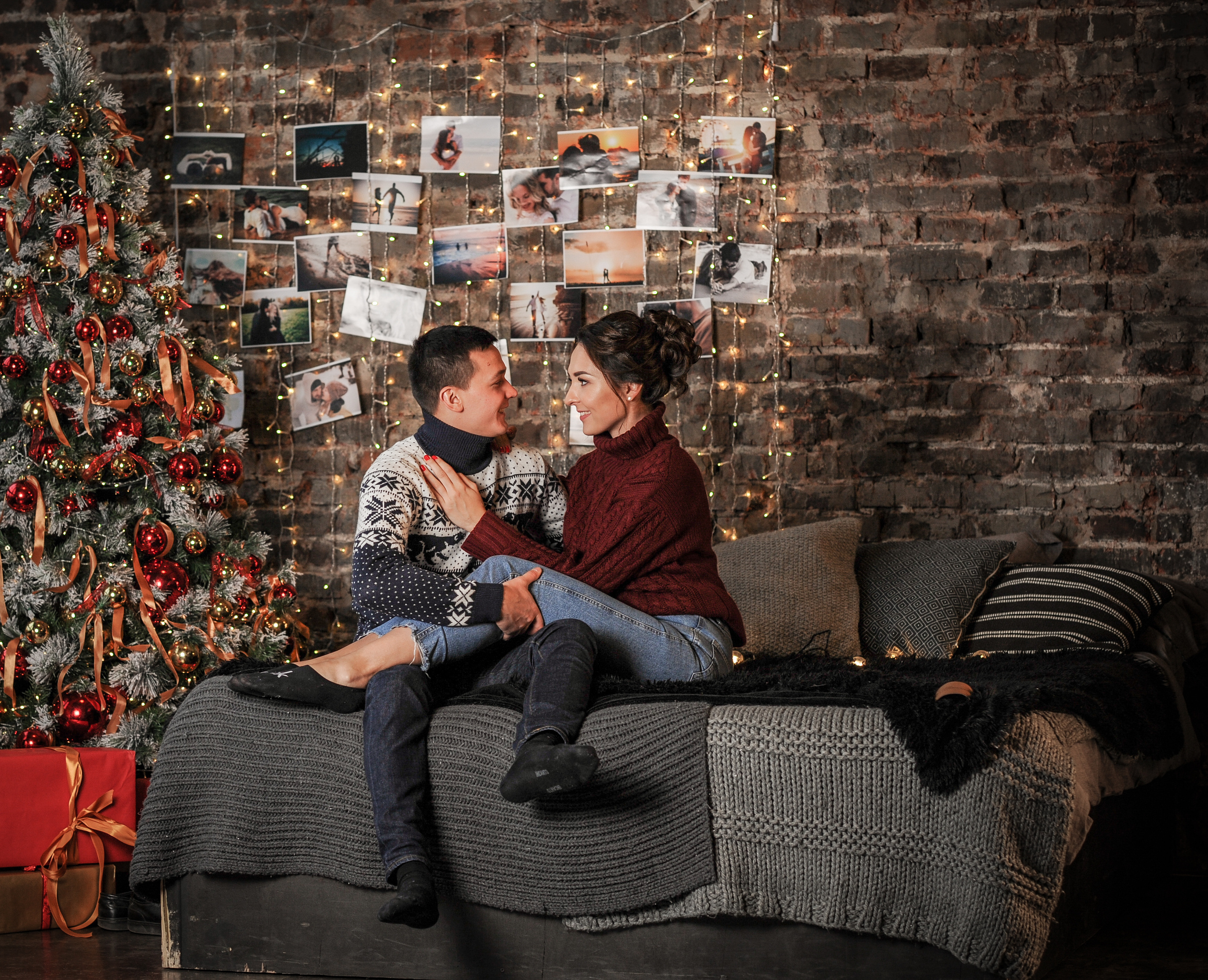 Новогодгняя фотосессия парня и девушки. Свадебный и семейный фотограф в Москве и Европе Евгения Амелина