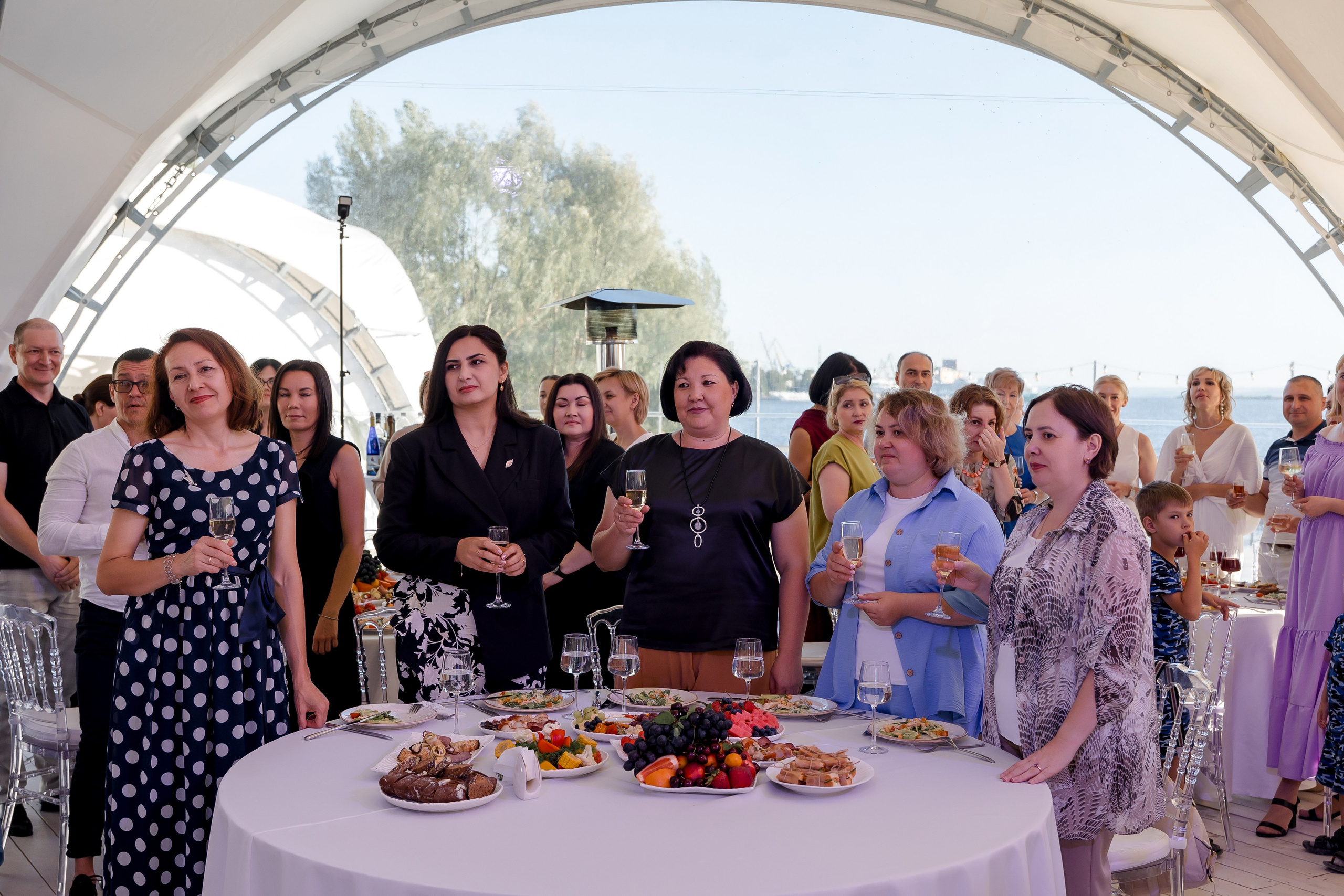 ВЫПУСКНОЙ White Place — Гимназия 52. Свадебный и семейный фотограф Динар Гильмутдинов