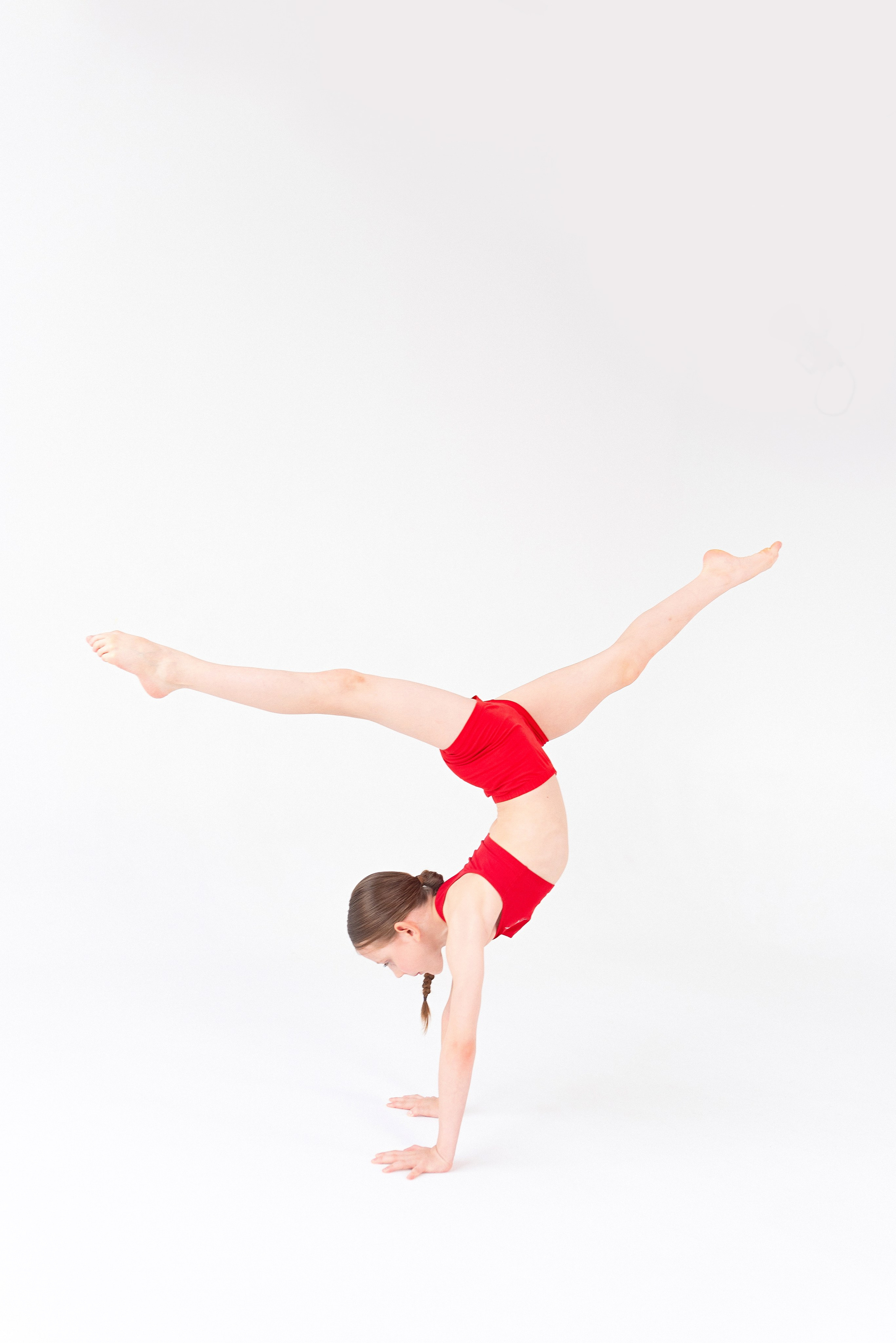 Съёмка для дополнительных разворотов. Увлечения ребёнка: Гимнастика. Детский и семейный фотограф в Сургуте и Нефтеюганске Анна Старцева