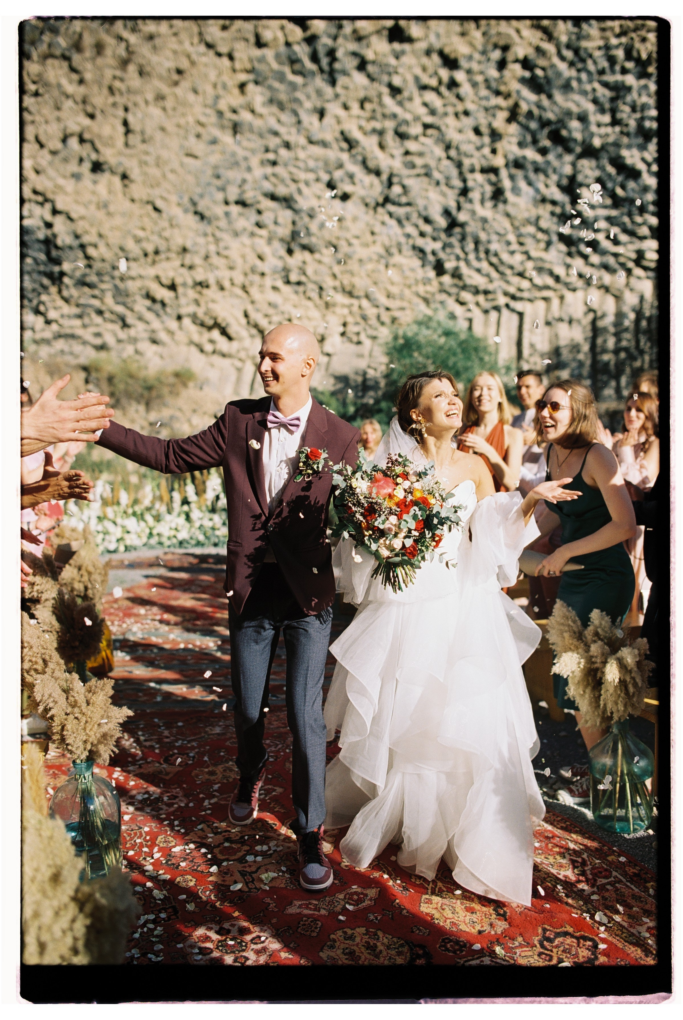 Трогательная свадебная вечеринка в горах Армении. Афина Ефимова. Свадебный фотограф Москва