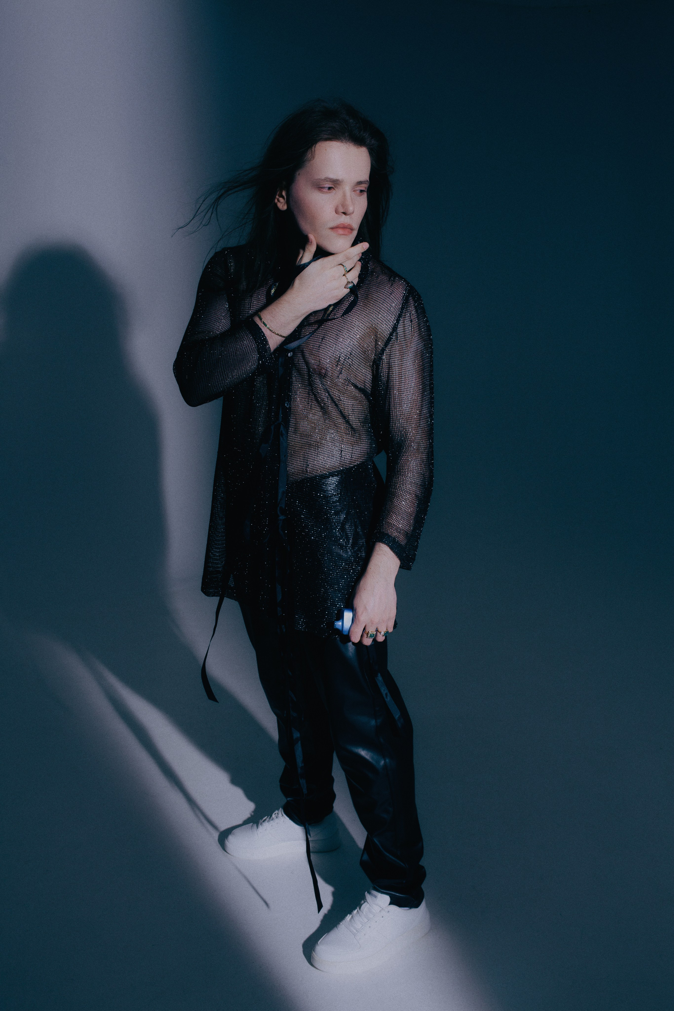 Имиджевая съемка в студии для модели на циклораме