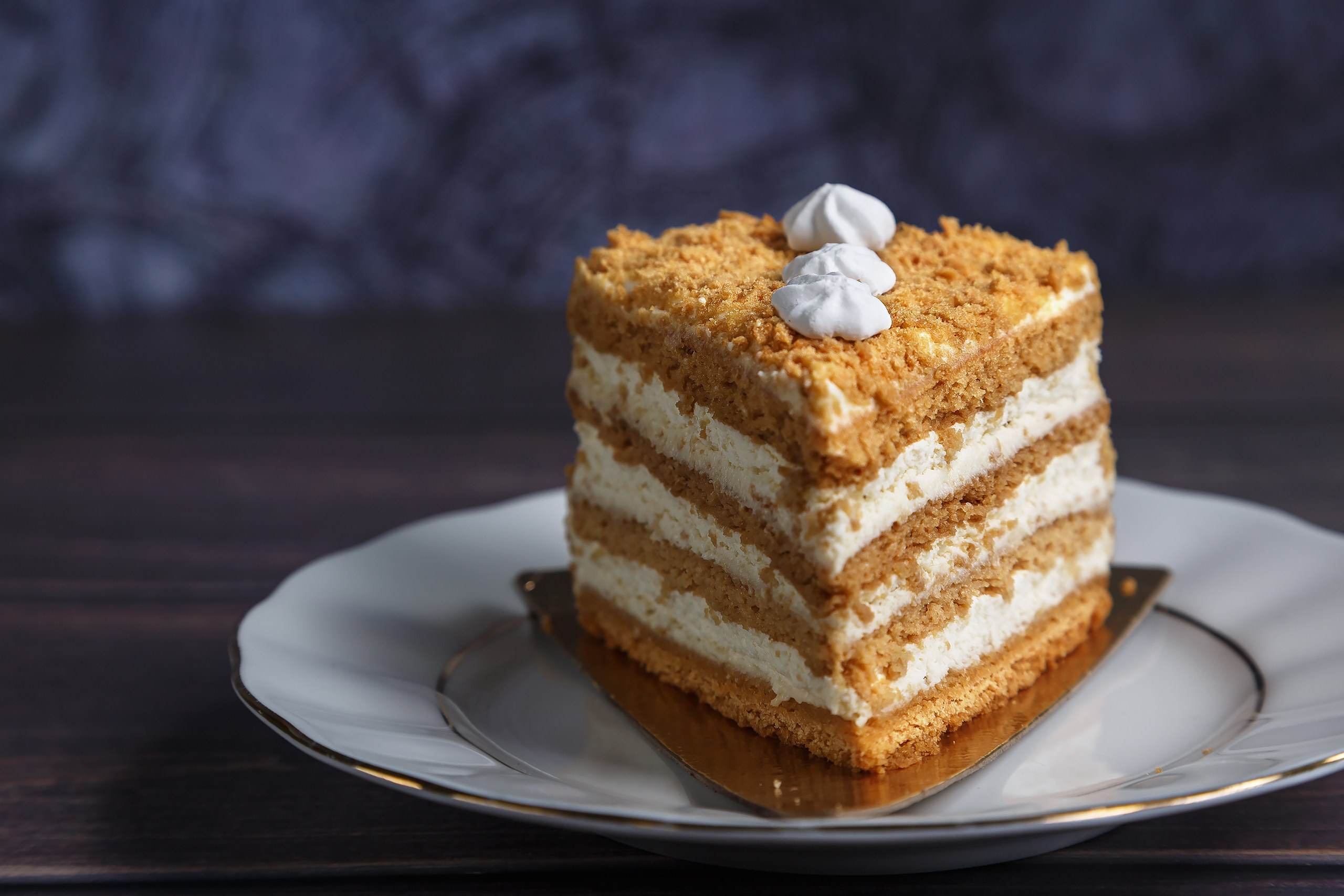 пирожное кофейни-кондитерской Konfi