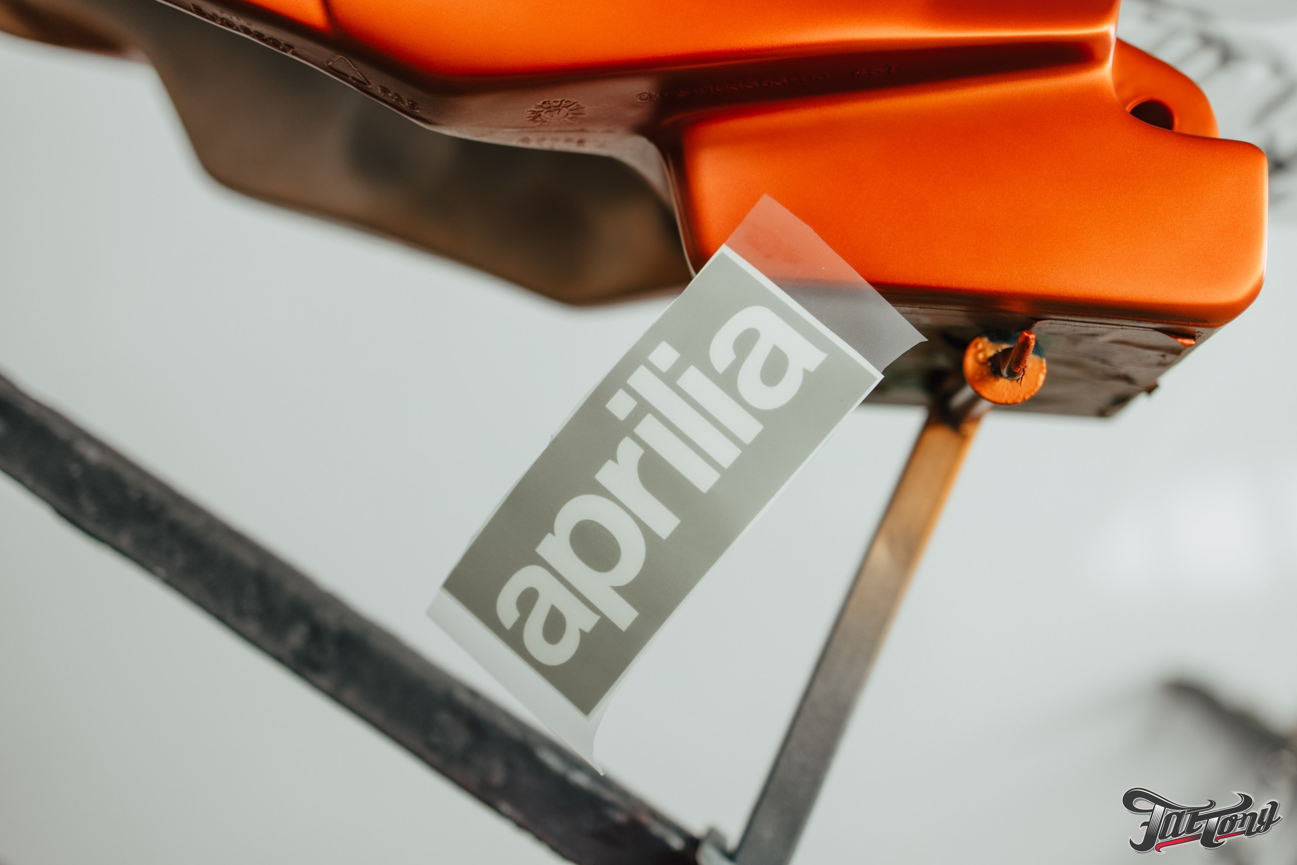 Aprilia детали мотоцикла, окрас в оранжевый кэнди. DeLorein