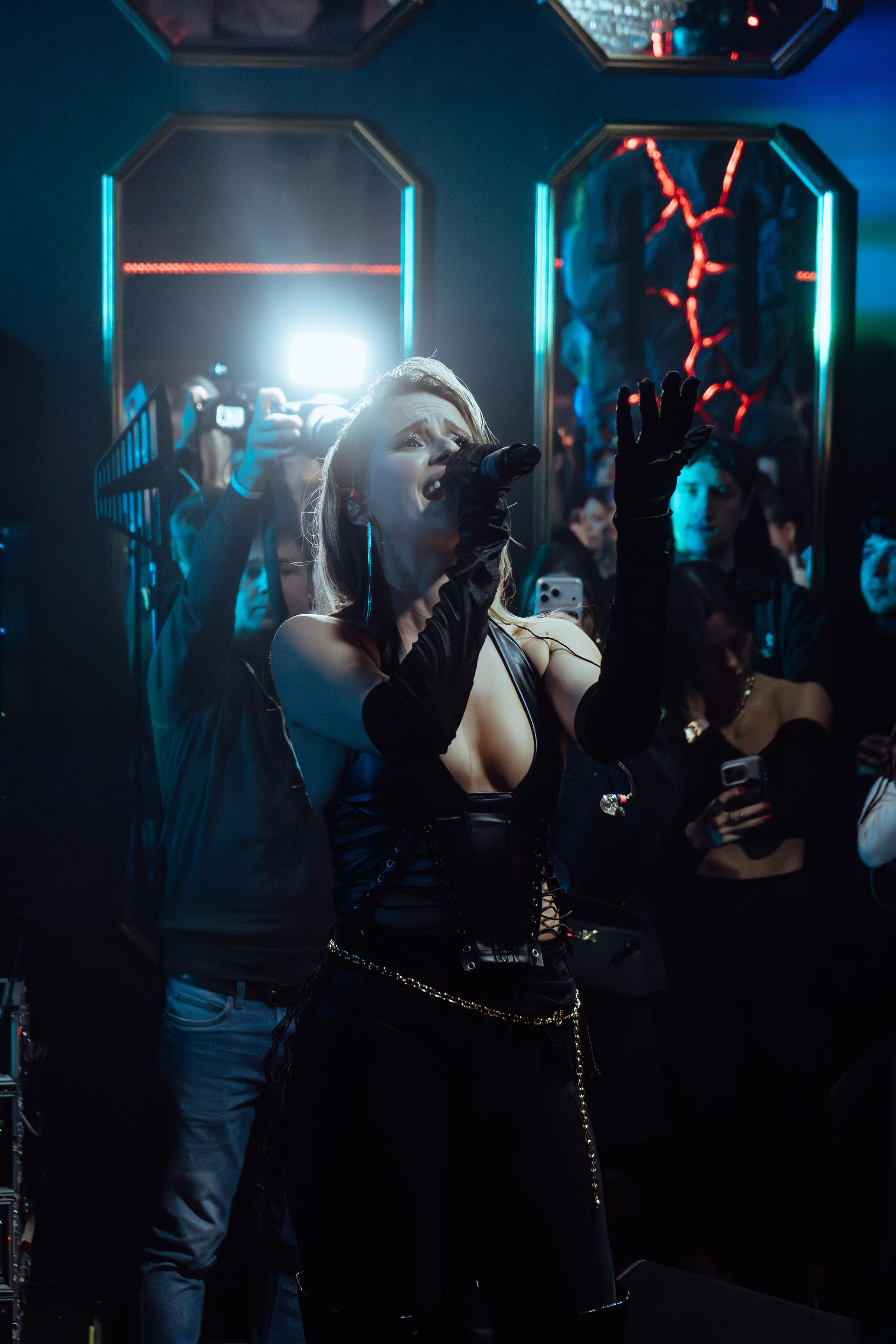 Репортжа с презинтации нового альбома певицы Elvira T — Ядовитая. Неразбитая. Никита Скрипник — ТЕАТР В СТИЛЕ ФЭШН