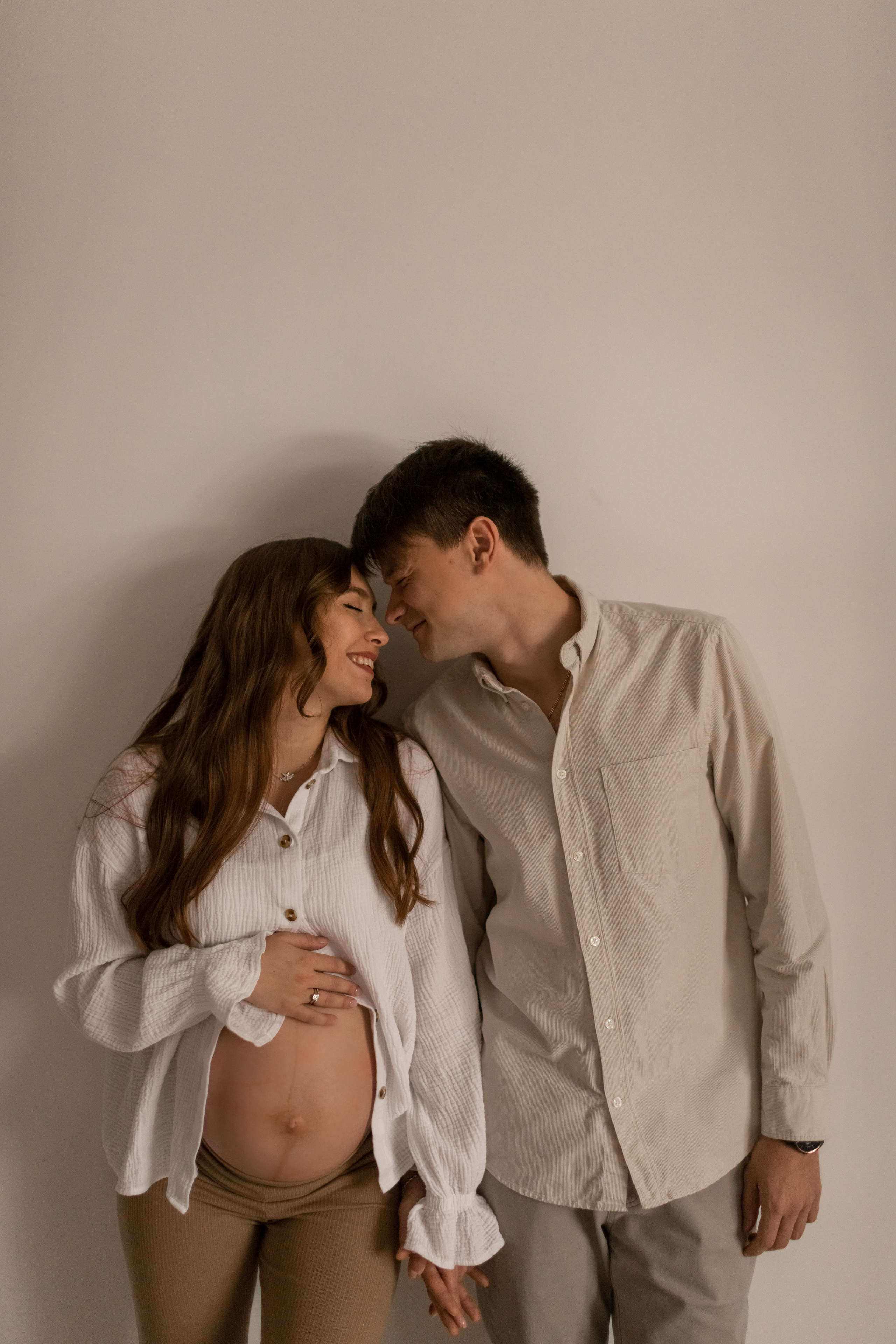 Юрий и Анастасия в трепетном ожидании. Фотограф про любовь в городе Москва