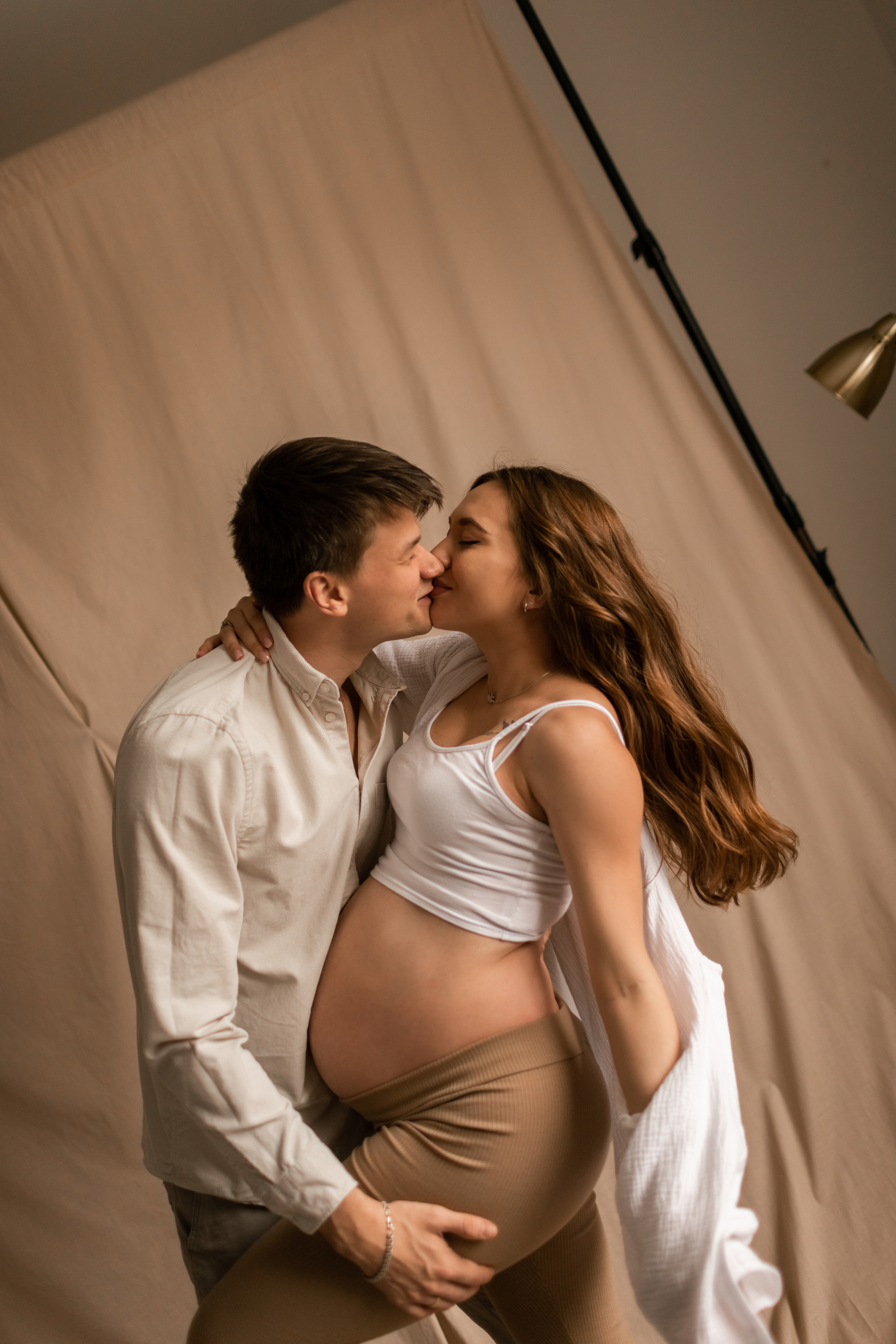 Юрий и Анастасия в трепетном ожидании. Фотограф про любовь в городе Москва