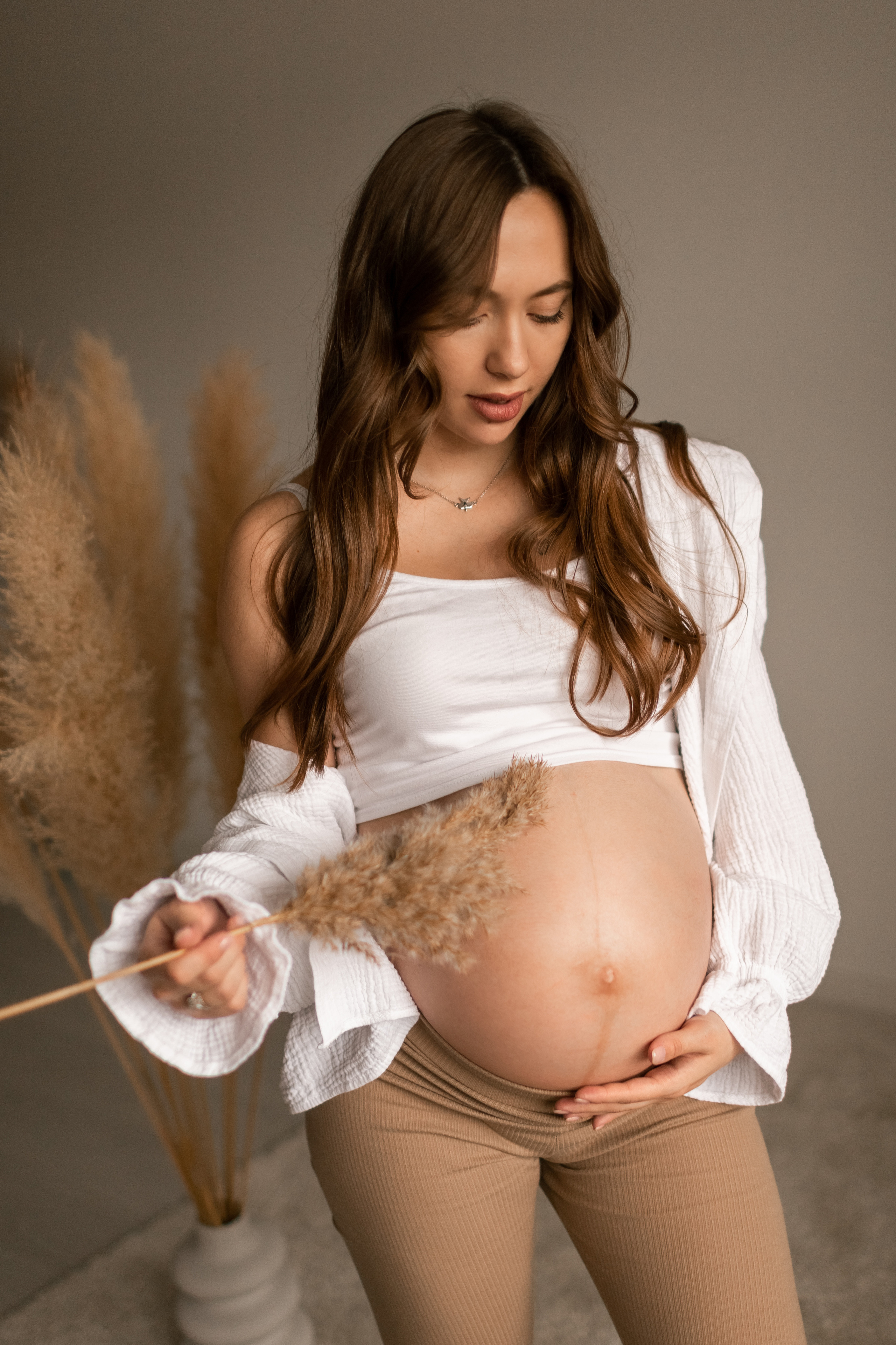 Юрий и Анастасия в трепетном ожидании. Фотограф про любовь в городе Москва