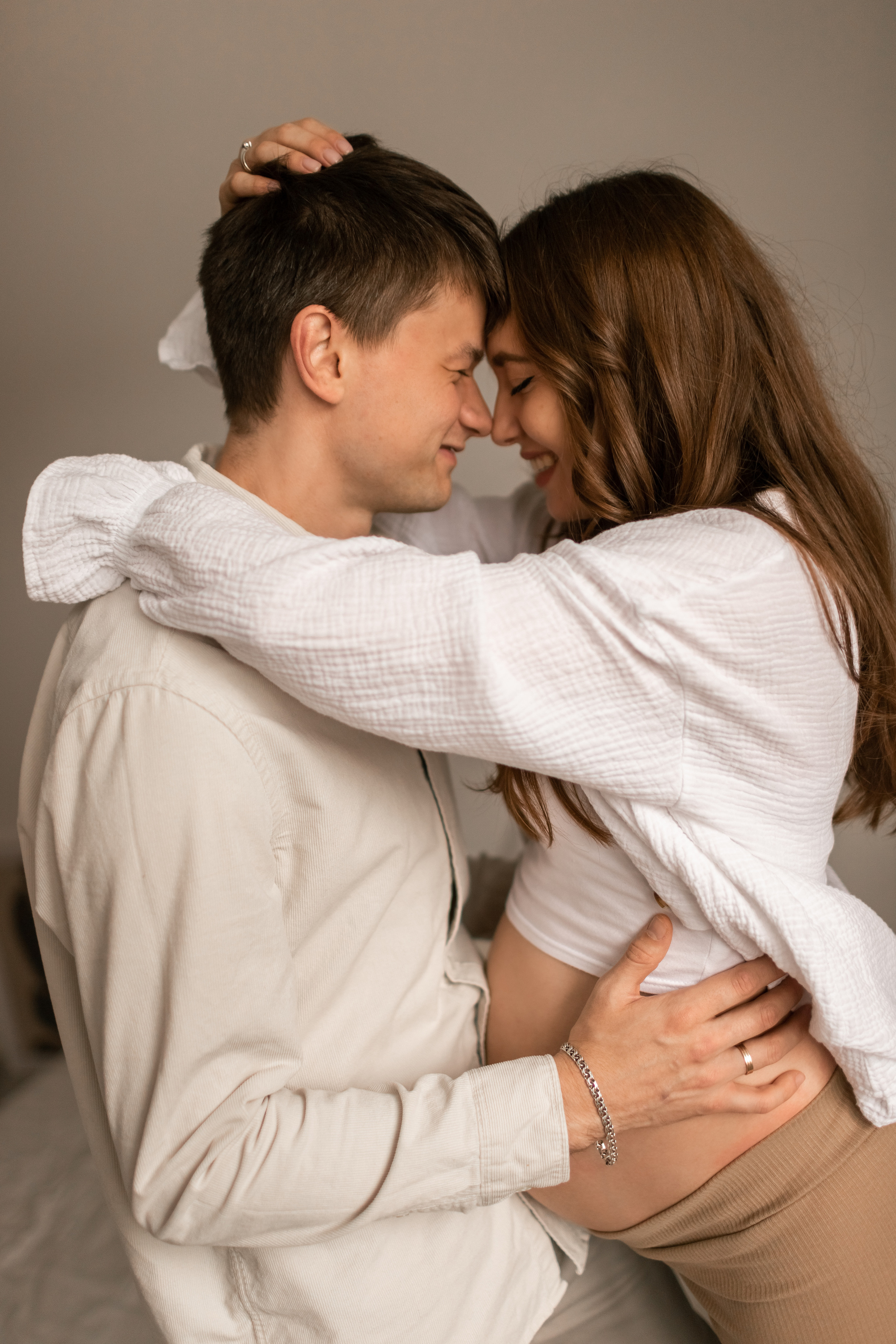 Юрий и Анастасия в трепетном ожидании. Фотограф про любовь в городе Москва